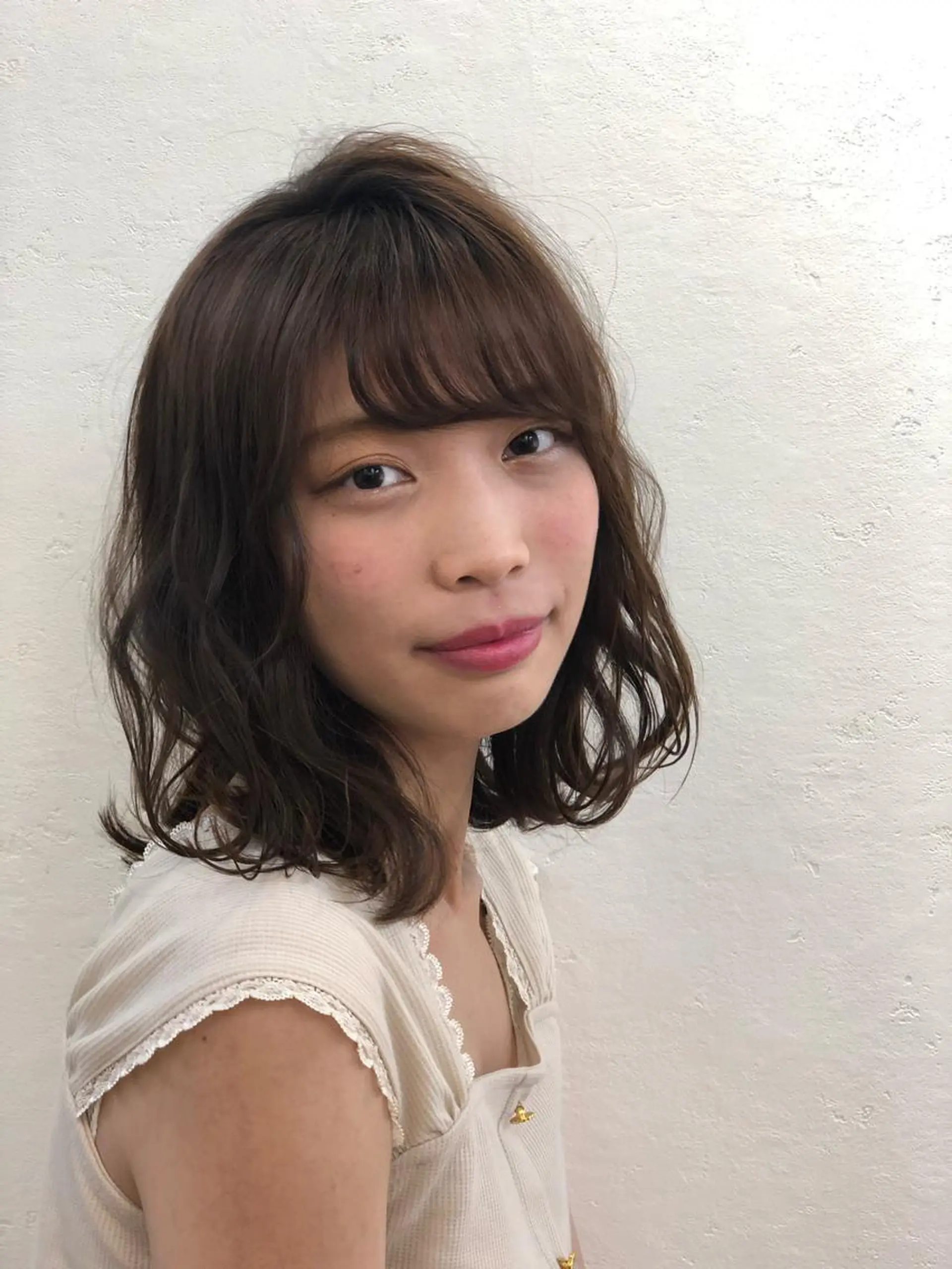 ミディアム 大場 優のヘアスタイル