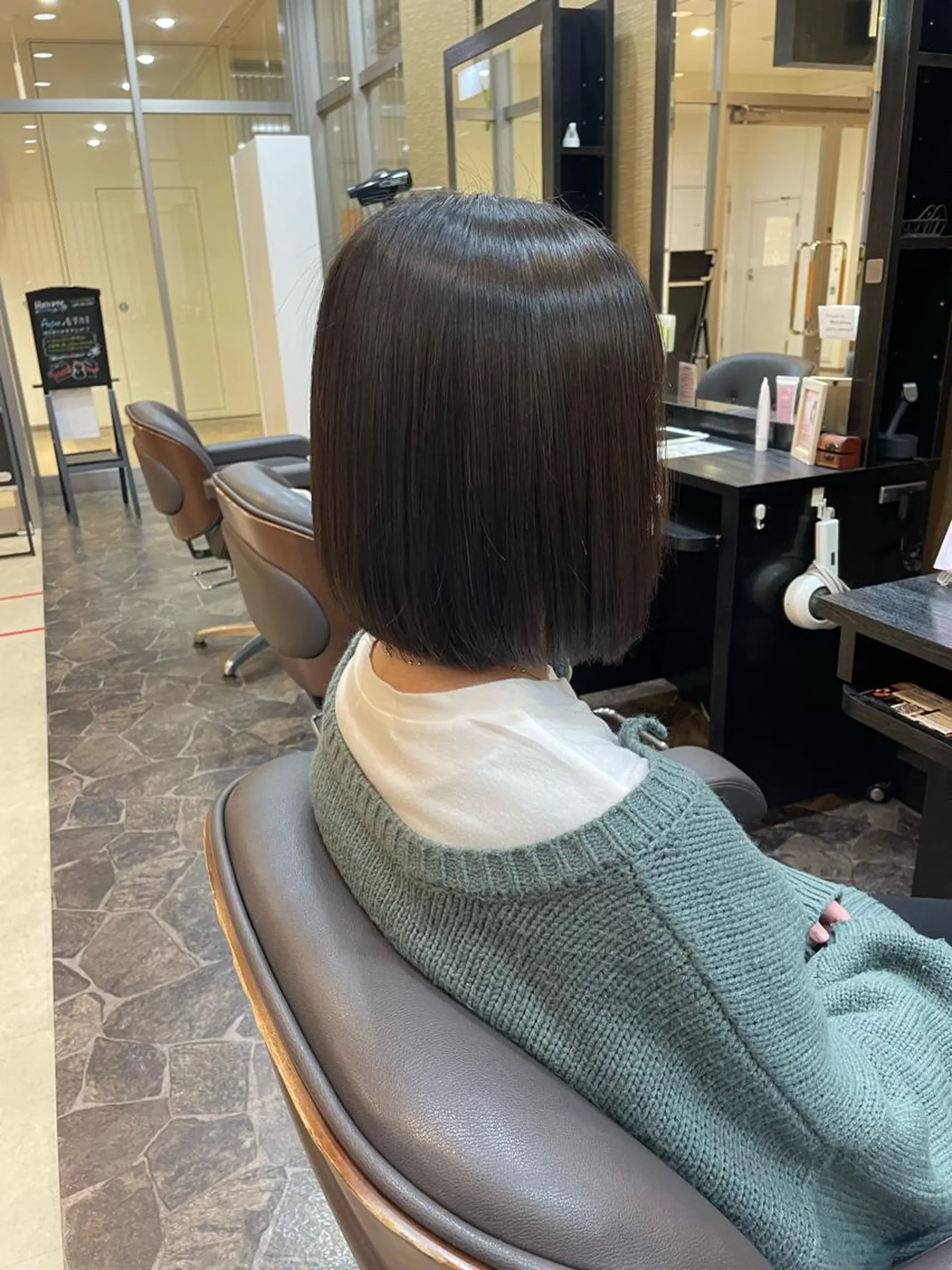 ミディアム 中尾 唯音名のヘアスタイル