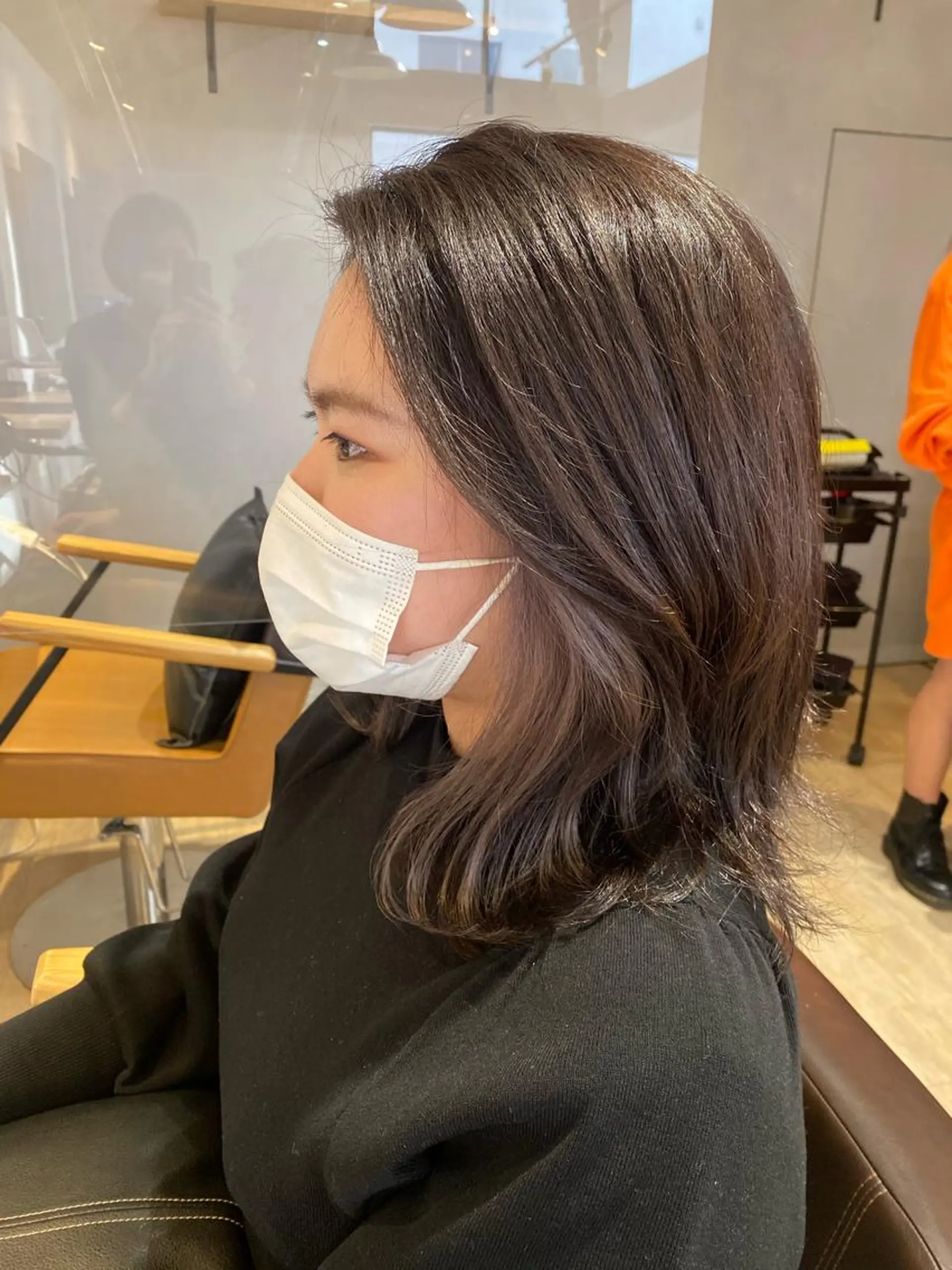 ミディアム ミストバング 前地 麻衣のヘアスタイル
