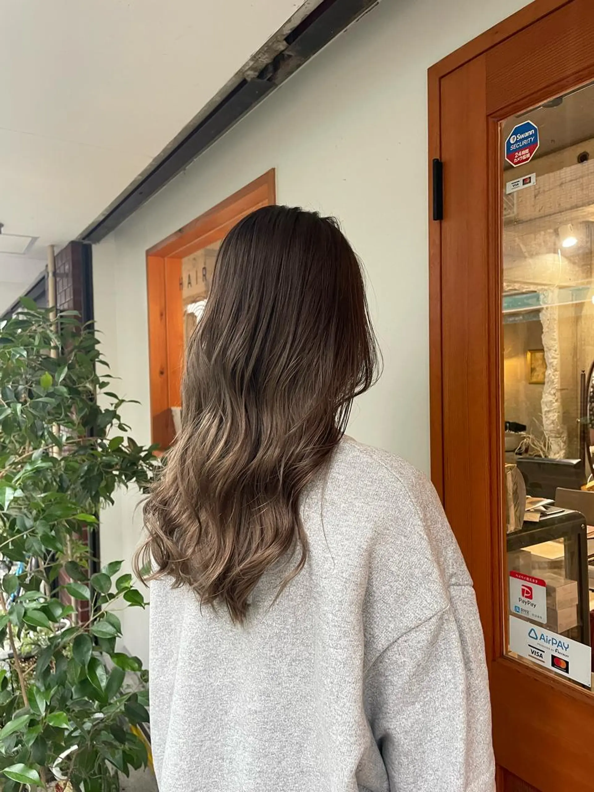 ロング 高山 妃のヘアスタイル