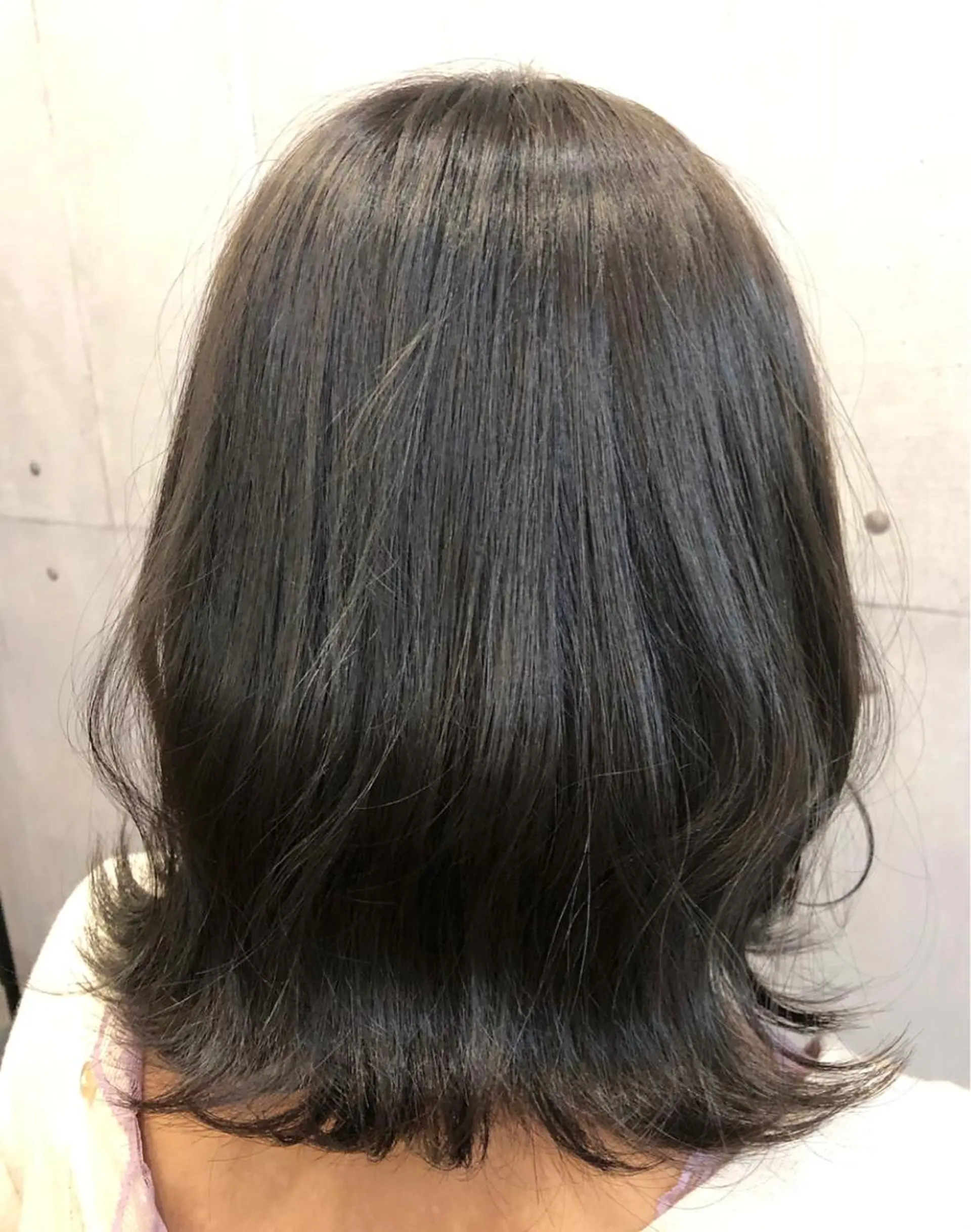 カラー アッシュ 山野 稚奈のヘアスタイル