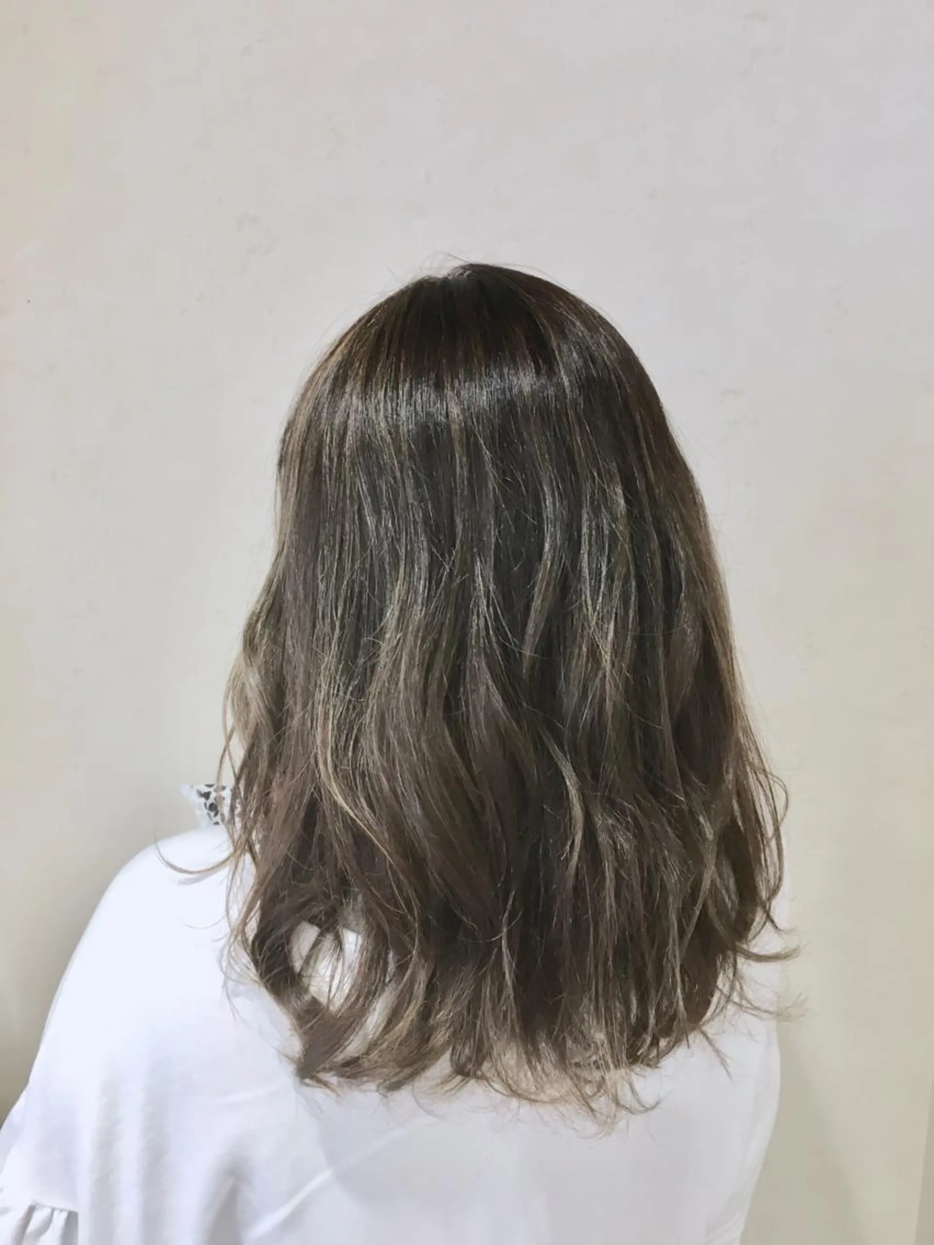 ミディアム カラー グレージュ ハイライトカラー ハイライト ヘアカラー タワラ ソウタ Directorのヘアスタイル