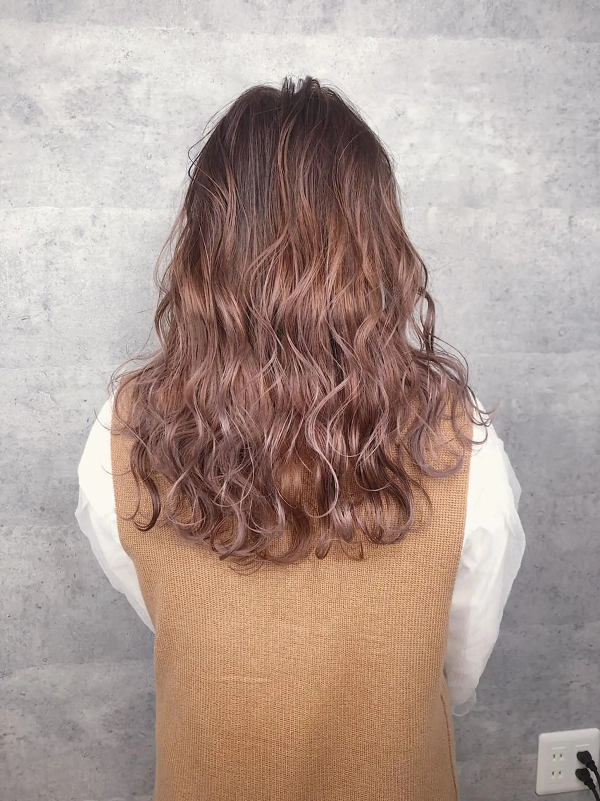 セミロング カラー _WHITE 天王寺のヘアスタイル