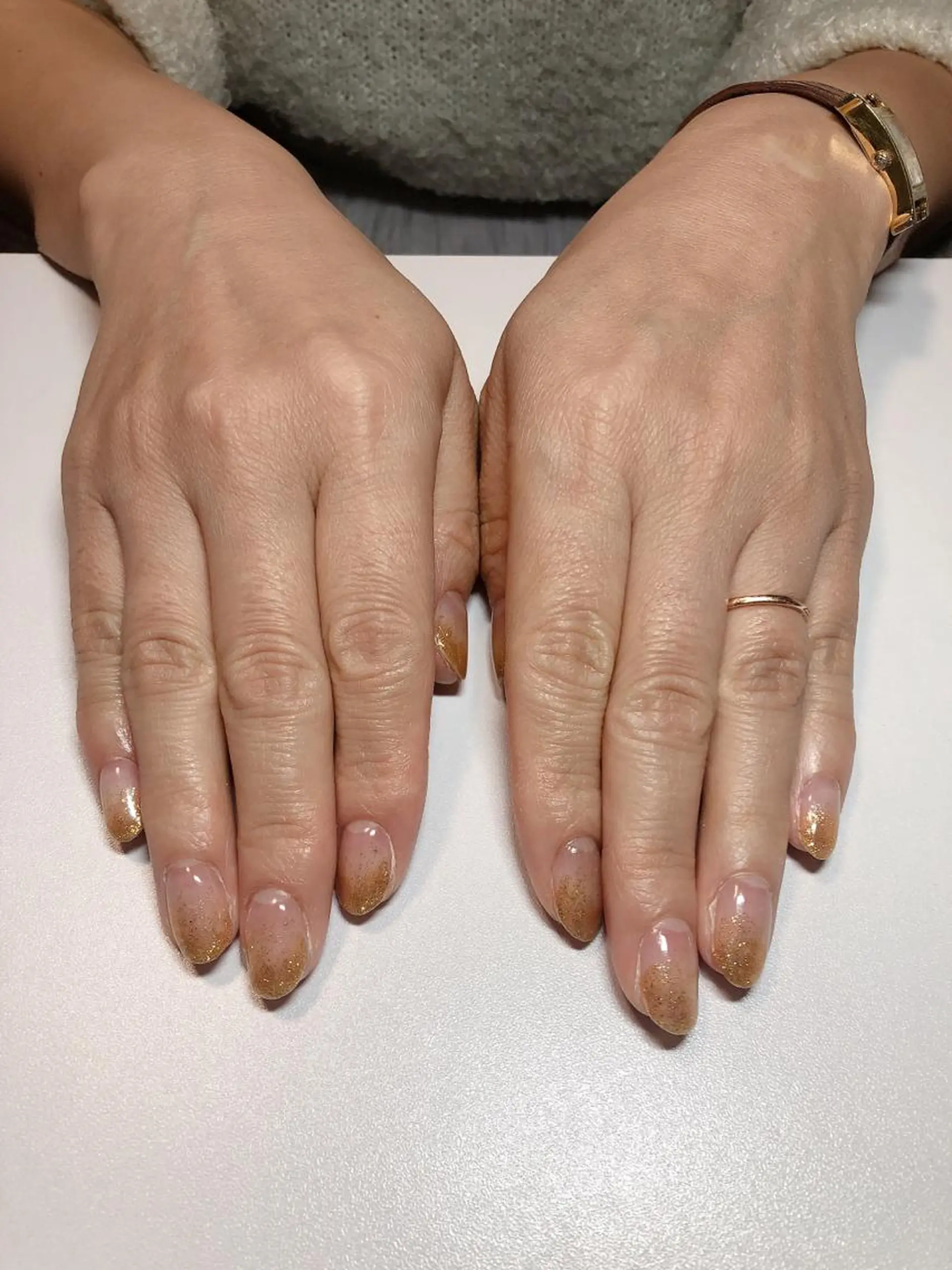 ネイル ゴールド グラデーション ラメ(グリッター) ラメグラデーション ハンドネイル ハンドケア ♡Bivi♡自爪に 優しいネイルサロンのネイルデザイン