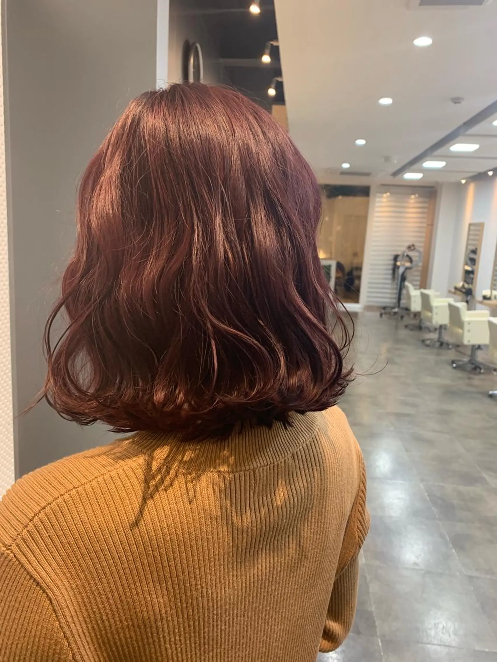 ミディアム カラー 透け感✨ダメージレス カラーHana🤍のヘアスタイル