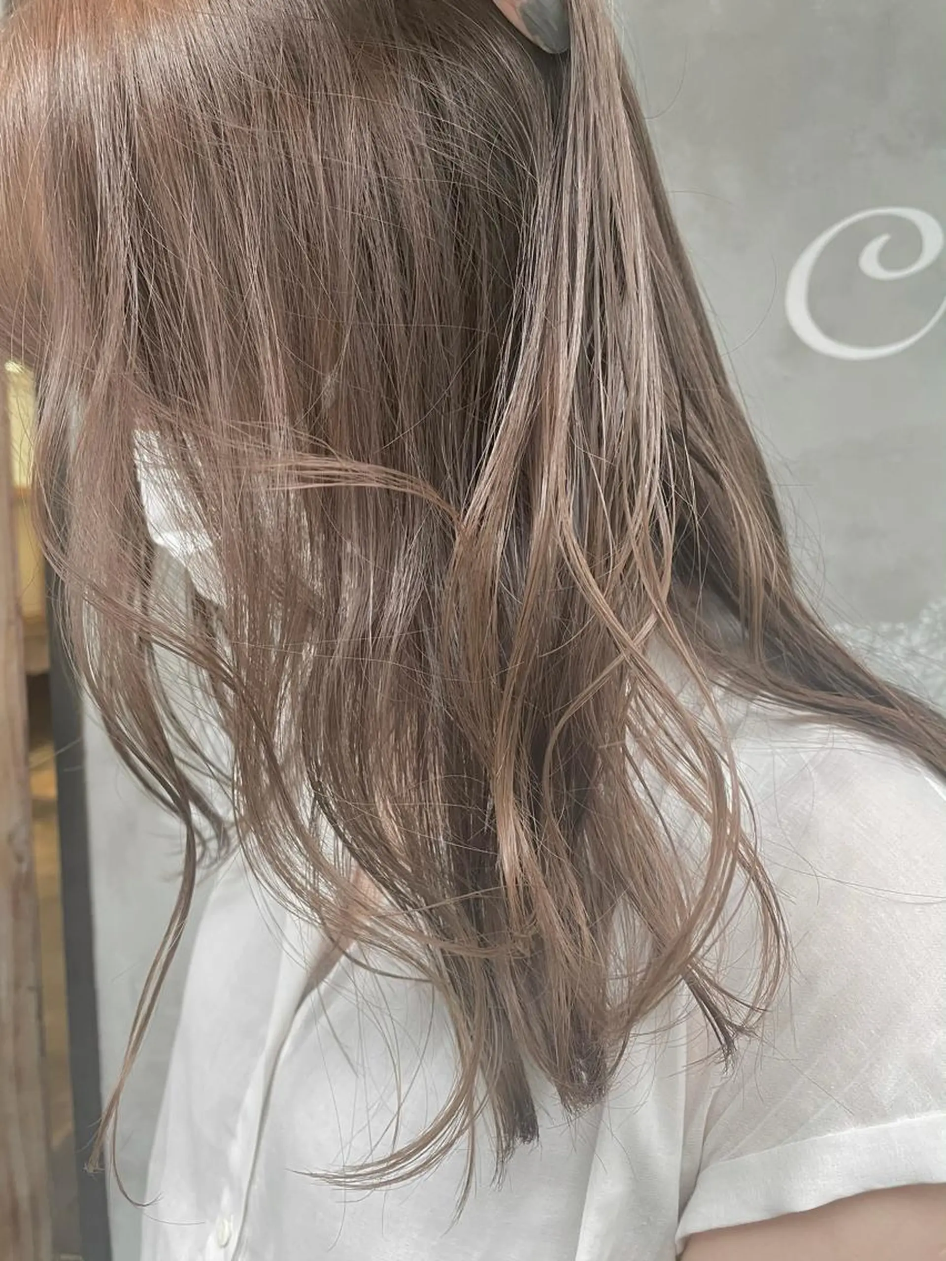 セミロング 飯塚 七海のヘアスタイル