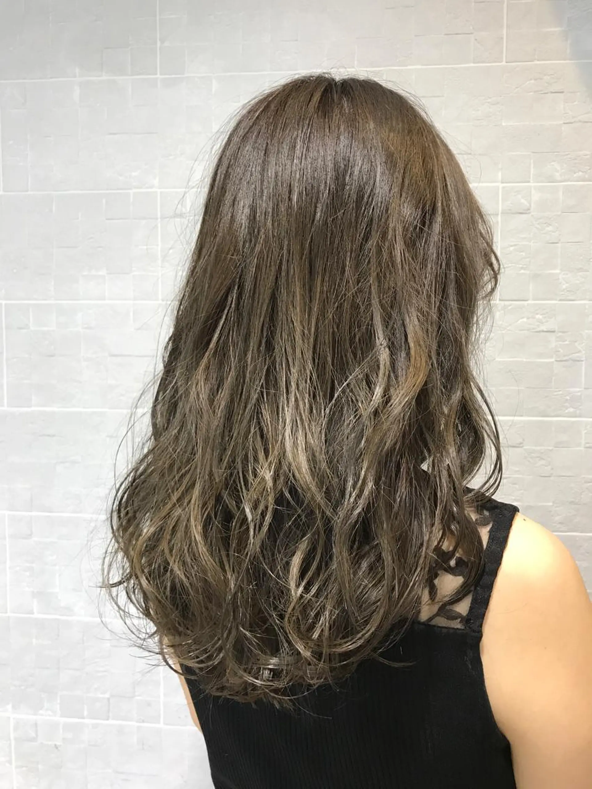 セミロング カラー パーマ アディクシーカラー イルミナカラー ブリーチ特化 梅田本多翔のヘアスタイル