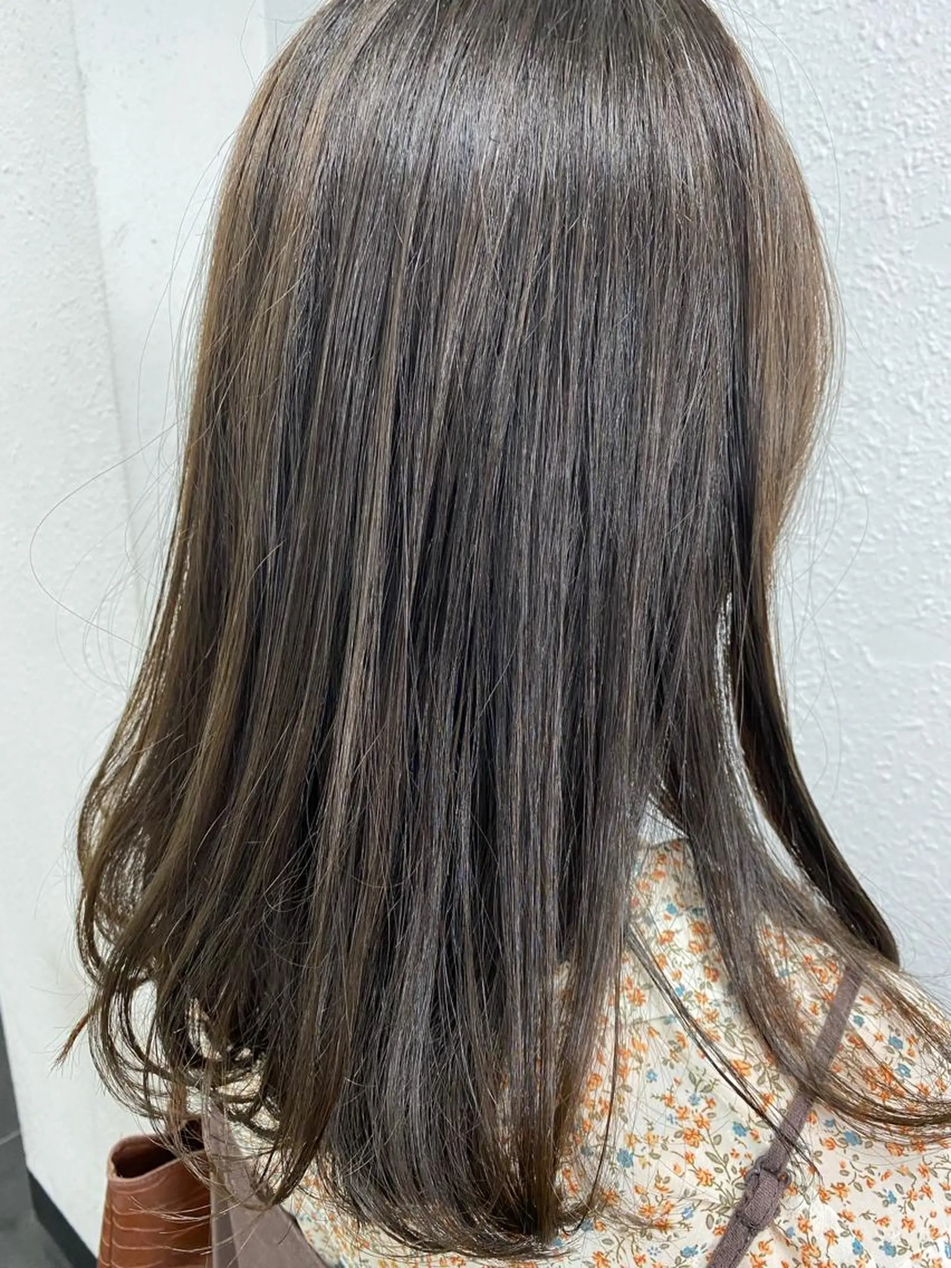 カラー オリーブカラー カット ヘアカラー トリートメント 樫崎 遼のヘアスタイル