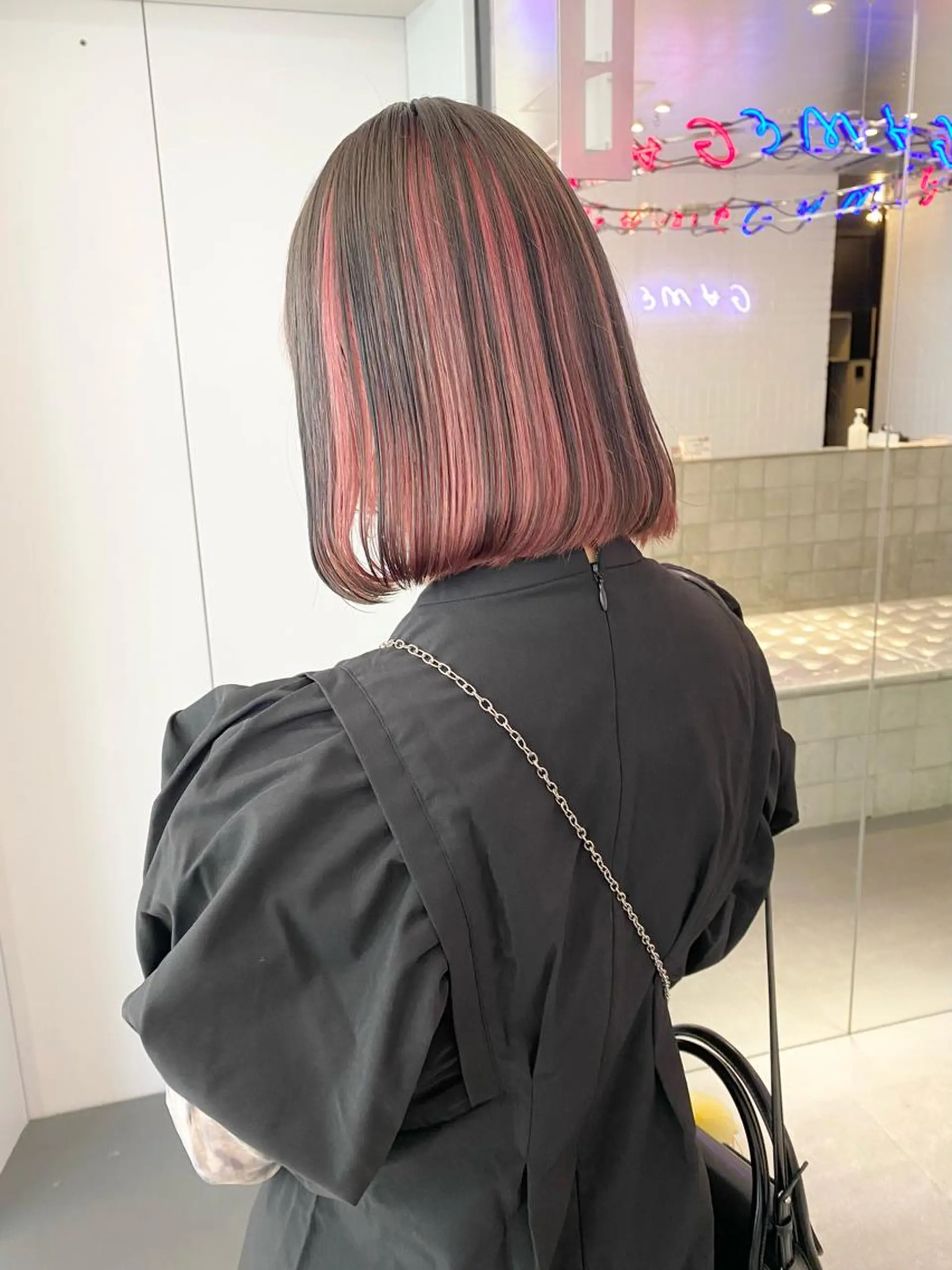 ミディアム カラー ヘアアレンジ デザインカラー イヤリングカラー インナーカラー ヘアカラー トリートメント 🎨ハイトーン/ 切りっぱなし みつきのヘアスタイル
