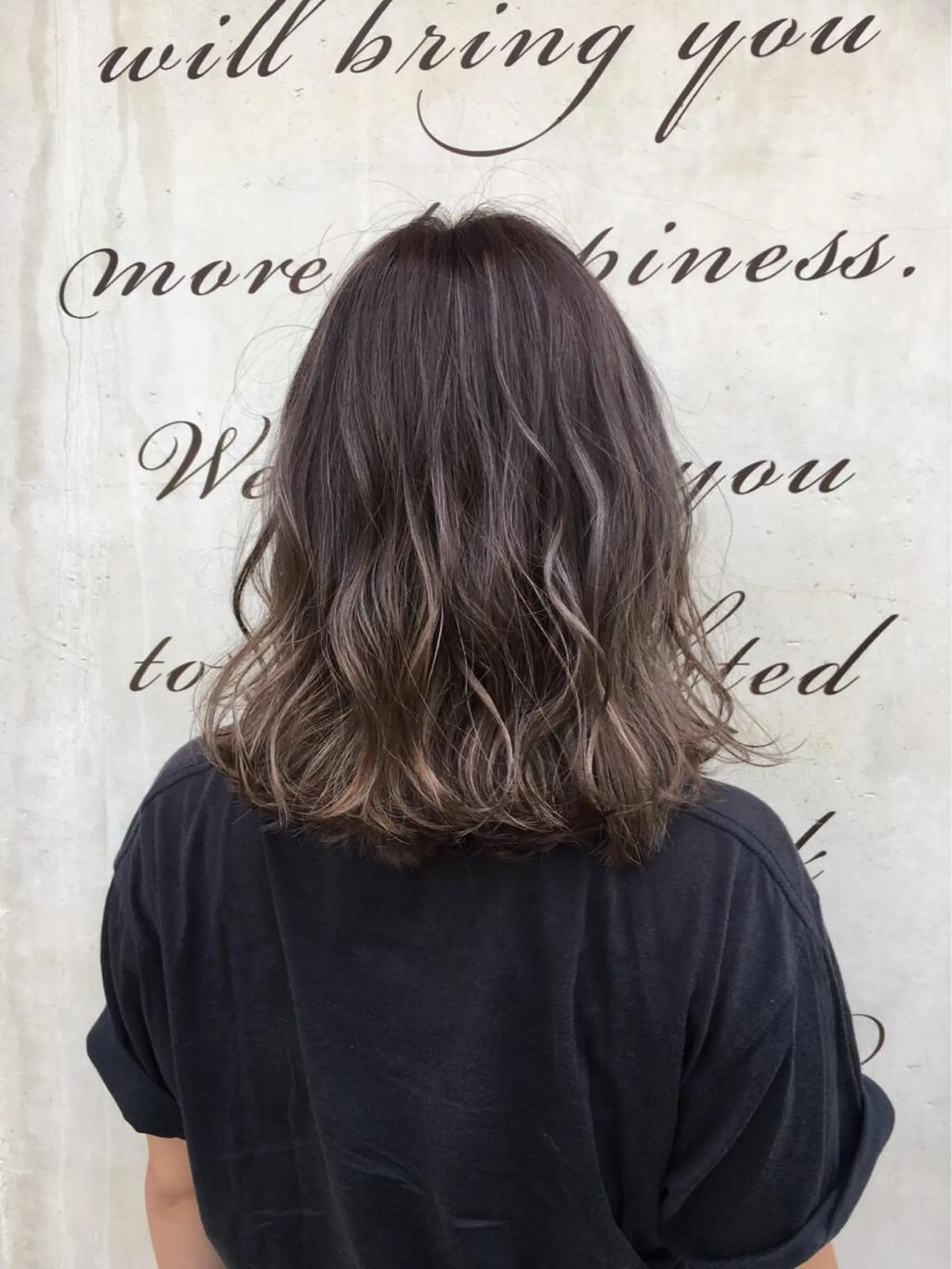 ミディアム カラー グラデーションカラー グレージュ ハイライトカラー ハイライト 森 早希絵のヘアスタイル