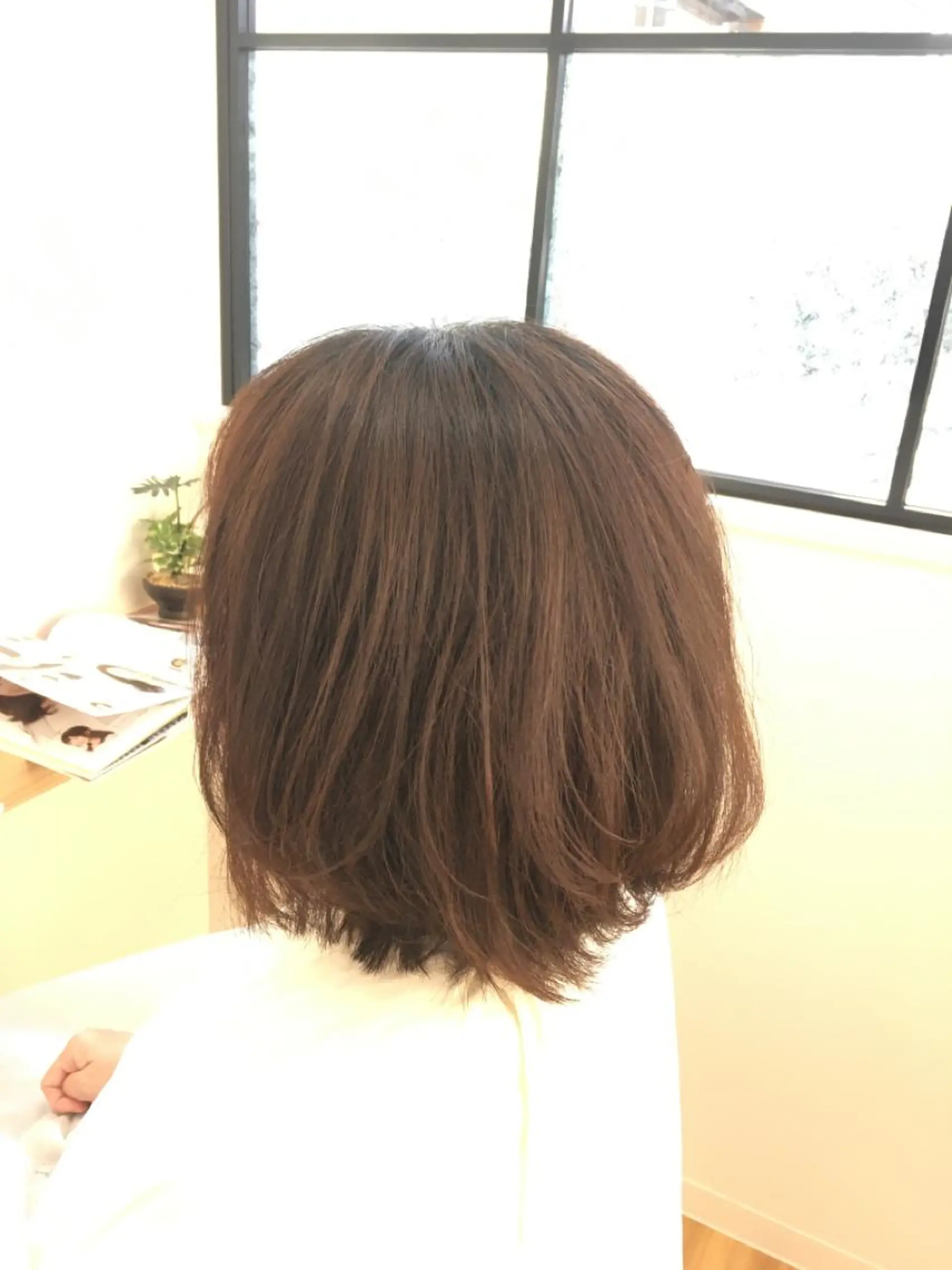 ミディアム 神田 菜々子のヘアスタイル
