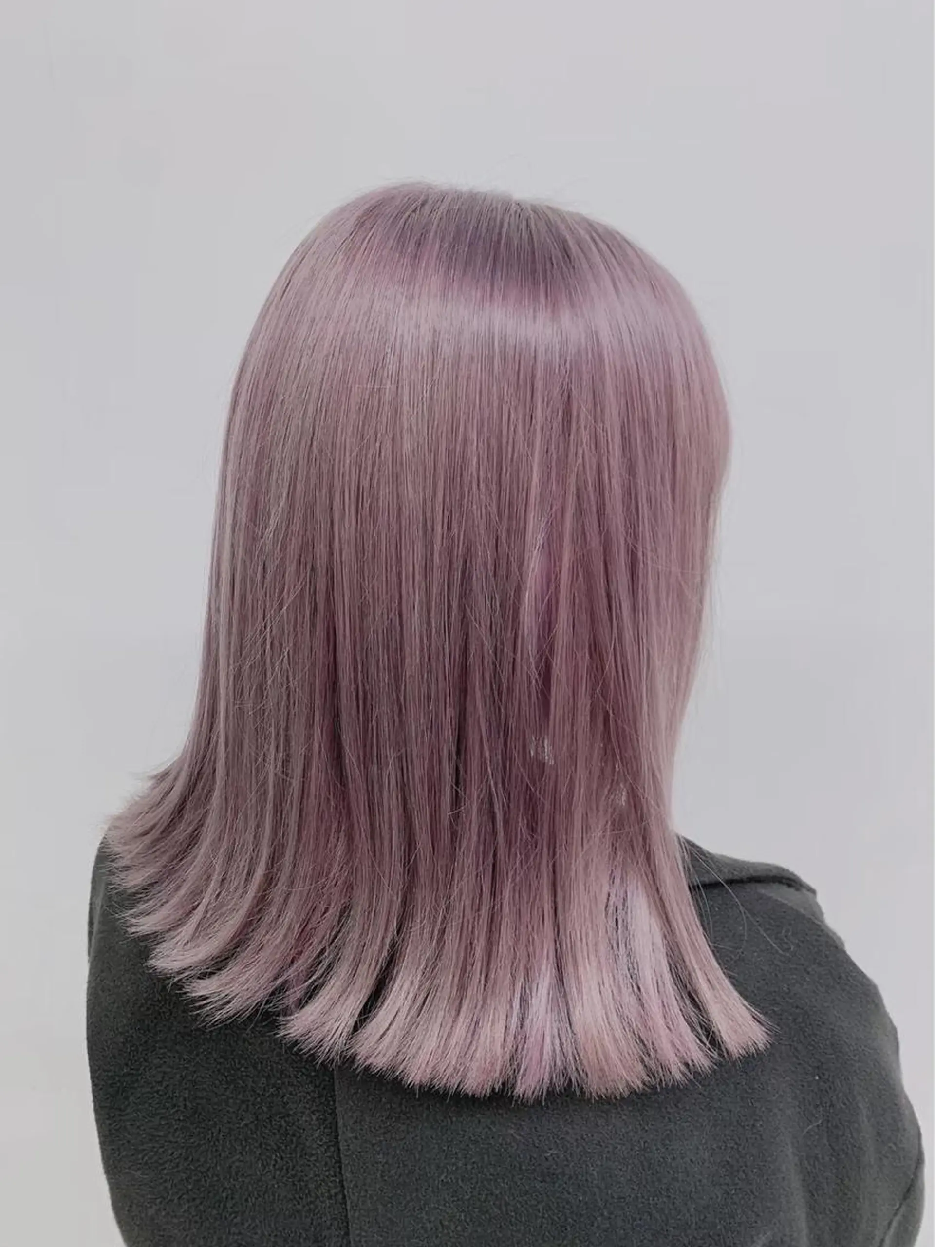 セミロング カラー ヘアアレンジ ハイトーンカラー ブリーチカラー 🩵MIZUKIのヘアスタイル