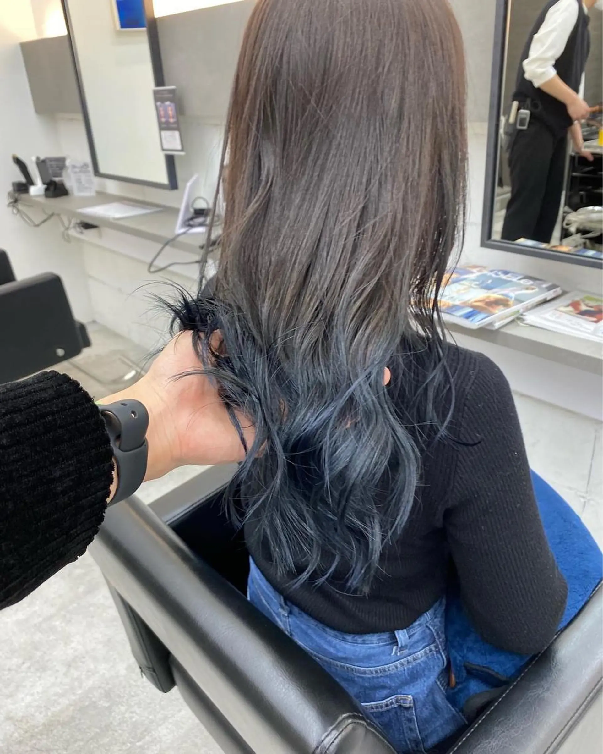 ロング カラー ヘアアレンジ グラデーションカラー ヘアカラー トリートメント 韓国🇰🇷レイヤー カットオリーブカラーのヘアスタイル