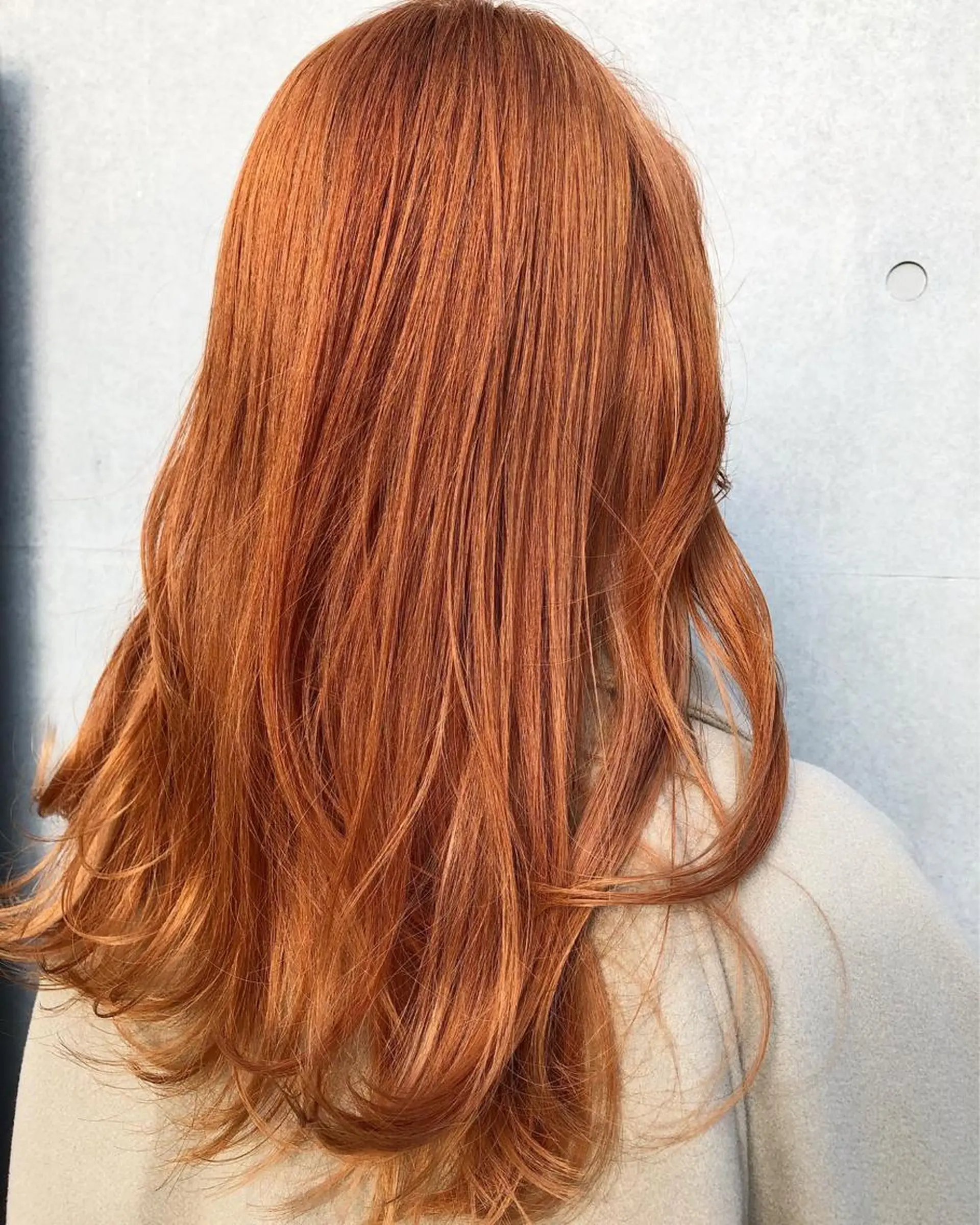 セミロング カラー ベージュカラー ブリーチ オレンジ オレンジベージュ カット ヘアカラー くまがい みゆ【edge.】のヘアスタイル