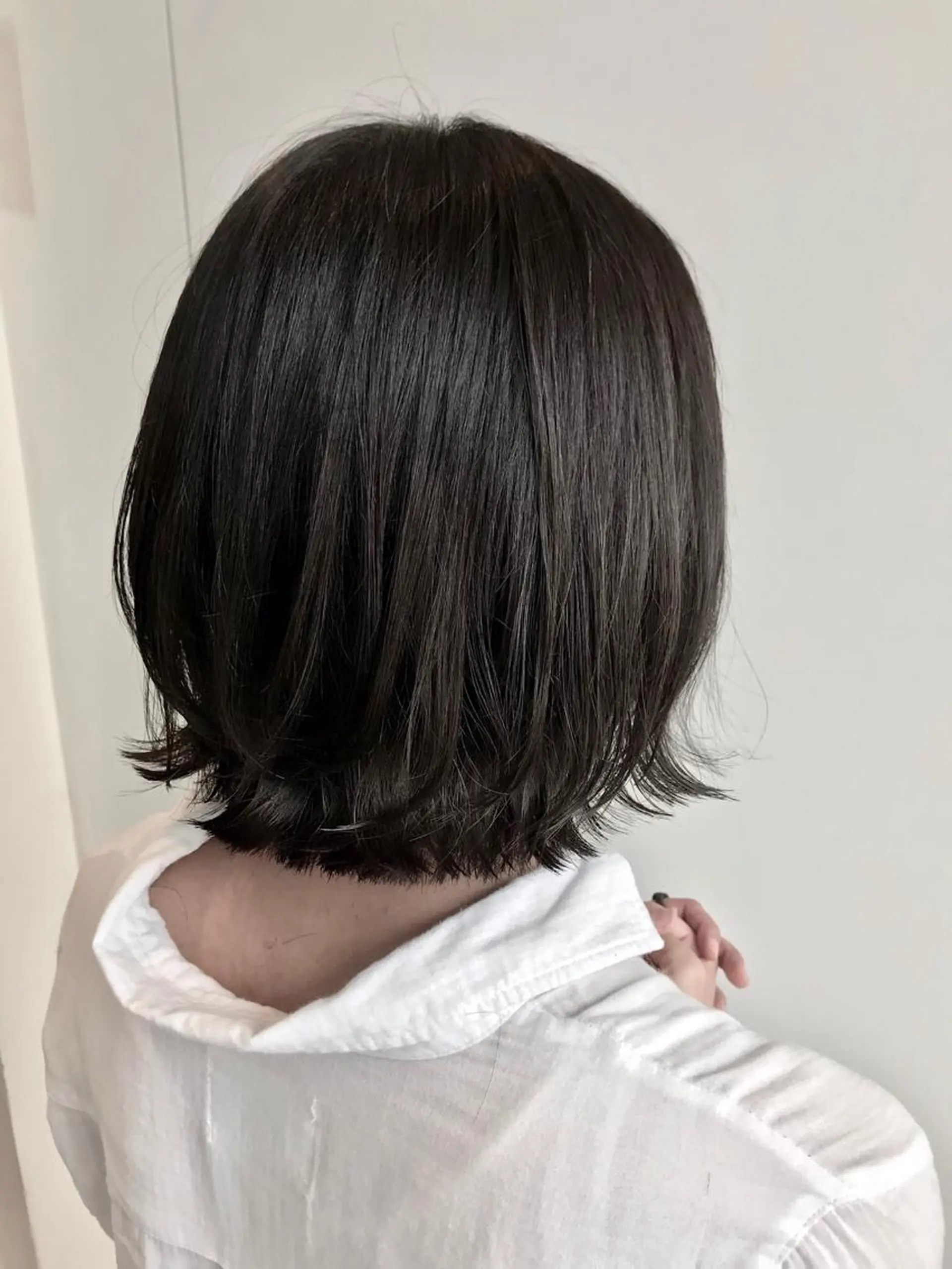 ショート カラー ダークグレー ダークグレージュ グレージュ 外ハネヘア 中塚 義人のヘアスタイル