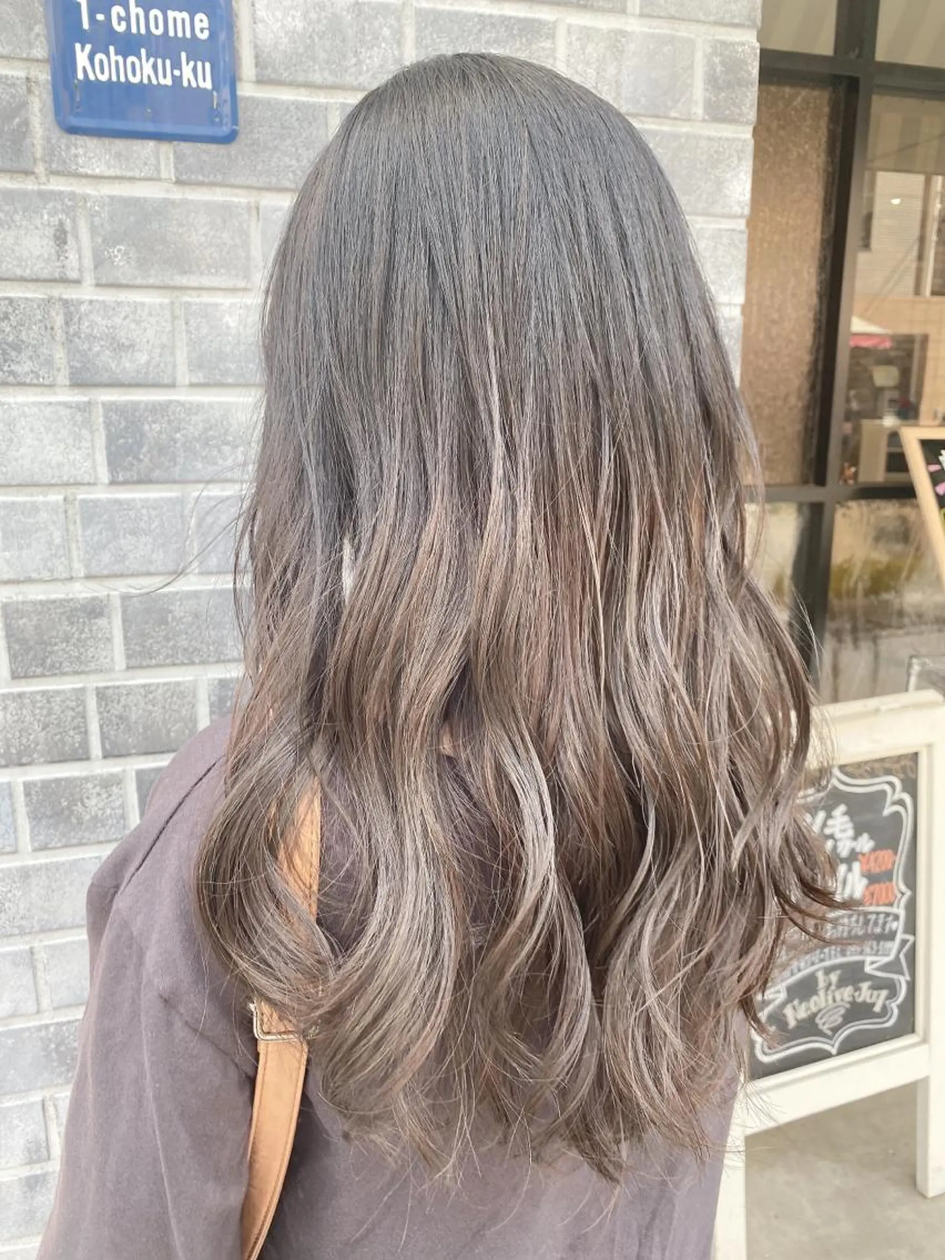 セミロング カラー ブリーチ ダークグレー ハイライトカラー オレンジ ハイライト ✳︎SERA✳︎ 平日のみご案内のマツエク・マツパデザイン