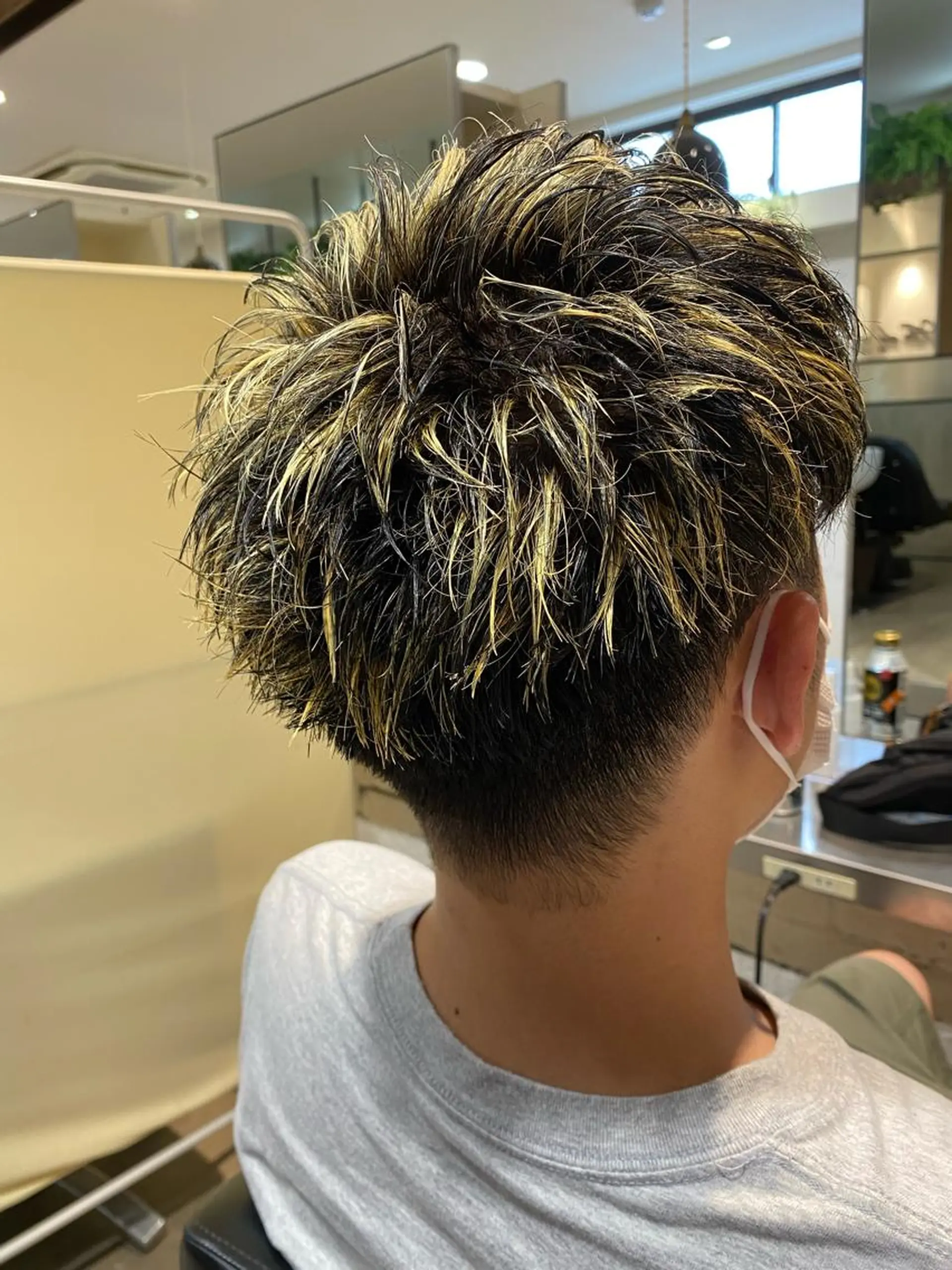 カラー メンズ 前田 輝のヘアスタイル