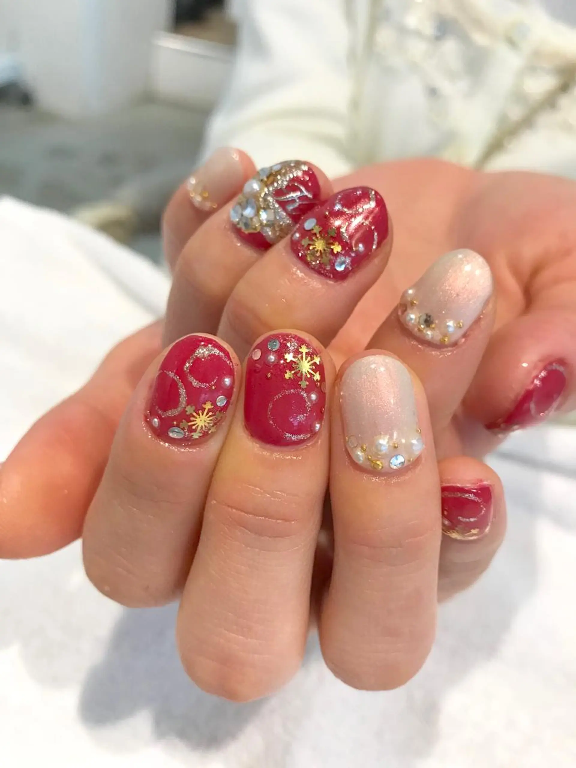 ネイル ボルドー ホワイト NARUMI HYODOのネイルデザイン