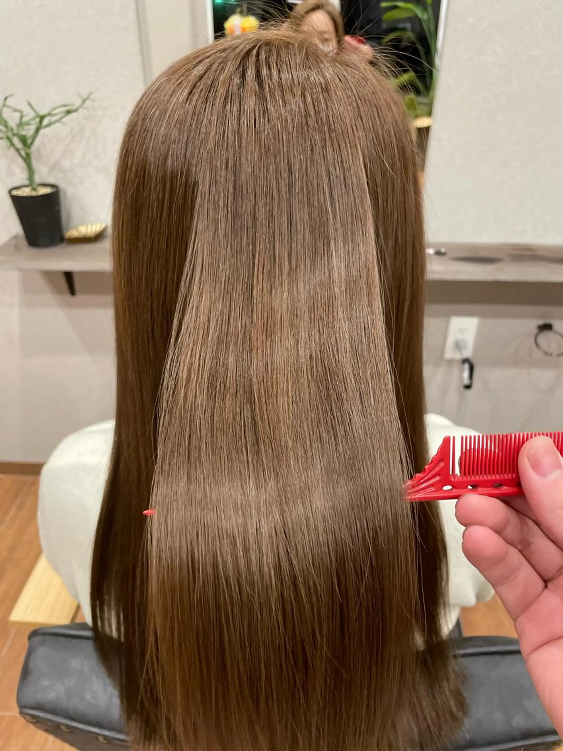 ロング カラー アッシュ ベージュカラー 髪質改善 ヘアカラー トリートメント clocca所属・鵜飼 真伍のヘアスタイル