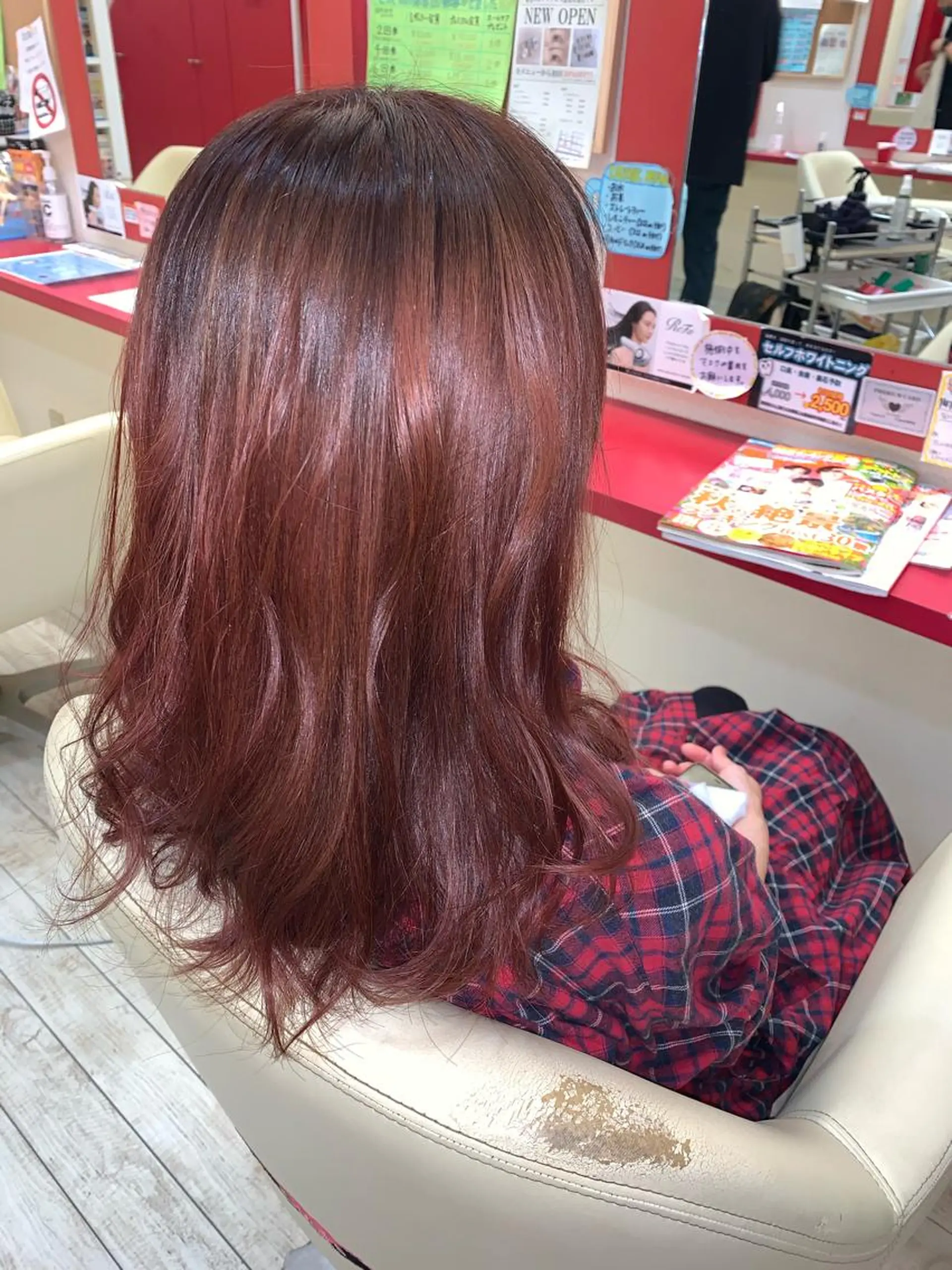 セミロング カラー ヘアアレンジ ブラウンカラー レッドカラー レッドブラウン 今村公介 ブリーチ特化、派手髪のヘアスタイル