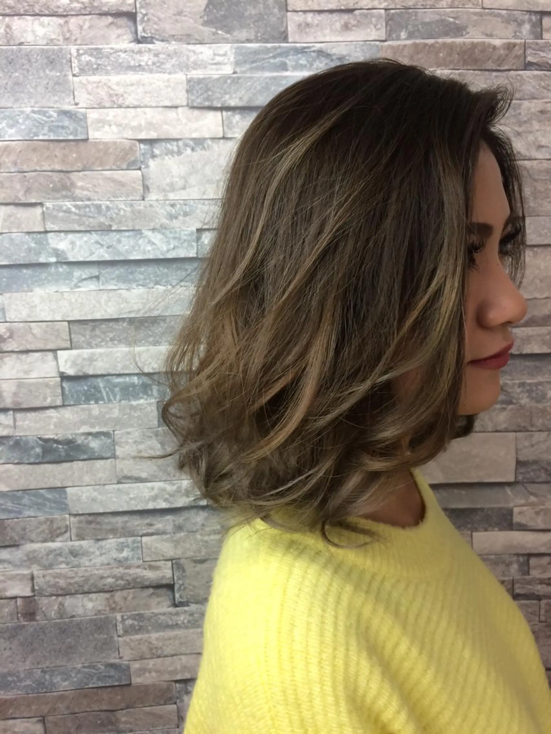 ミディアム カラー ヘアアレンジ 外国人風カラー カット ヘアカラー トリートメント ハイトーン Arphyのヘアスタイル