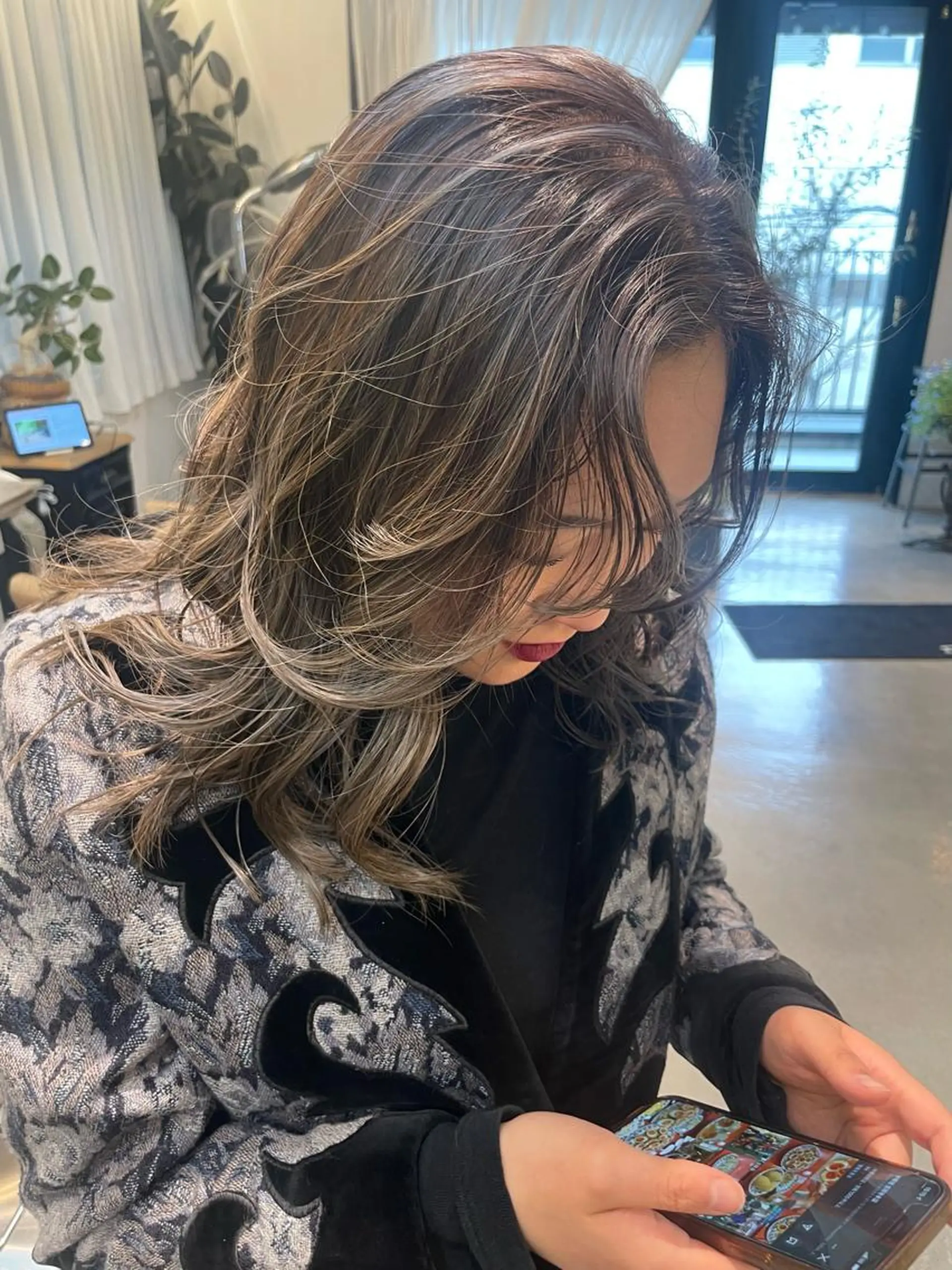 セミロング カラー アッシュ ベージュカラー 透明感カラー 外国人風カラー 似合わせカット 田中 陽菜乃のヘアスタイル