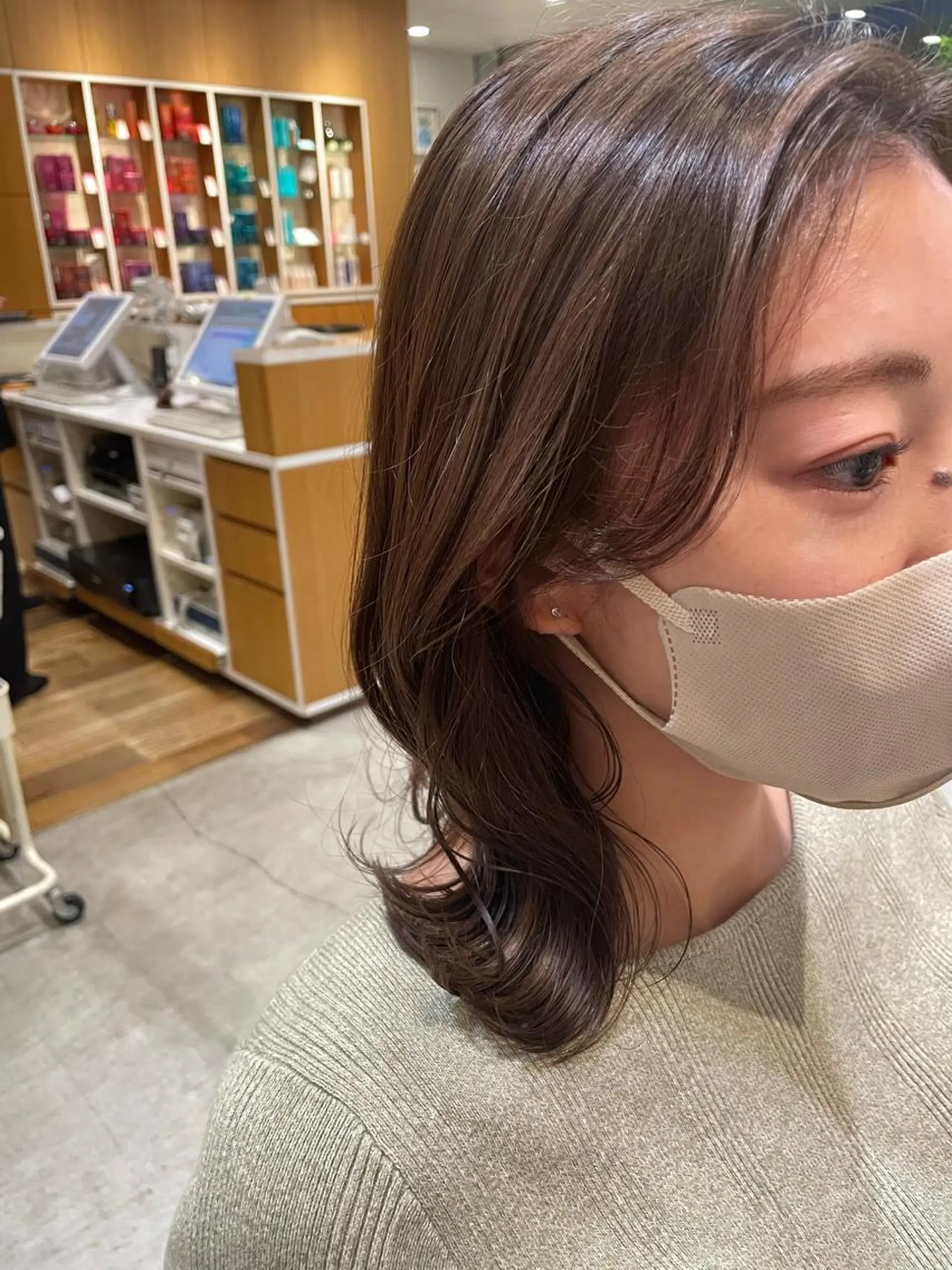 ミディアム くびれヘア 志村 萌のヘアスタイル