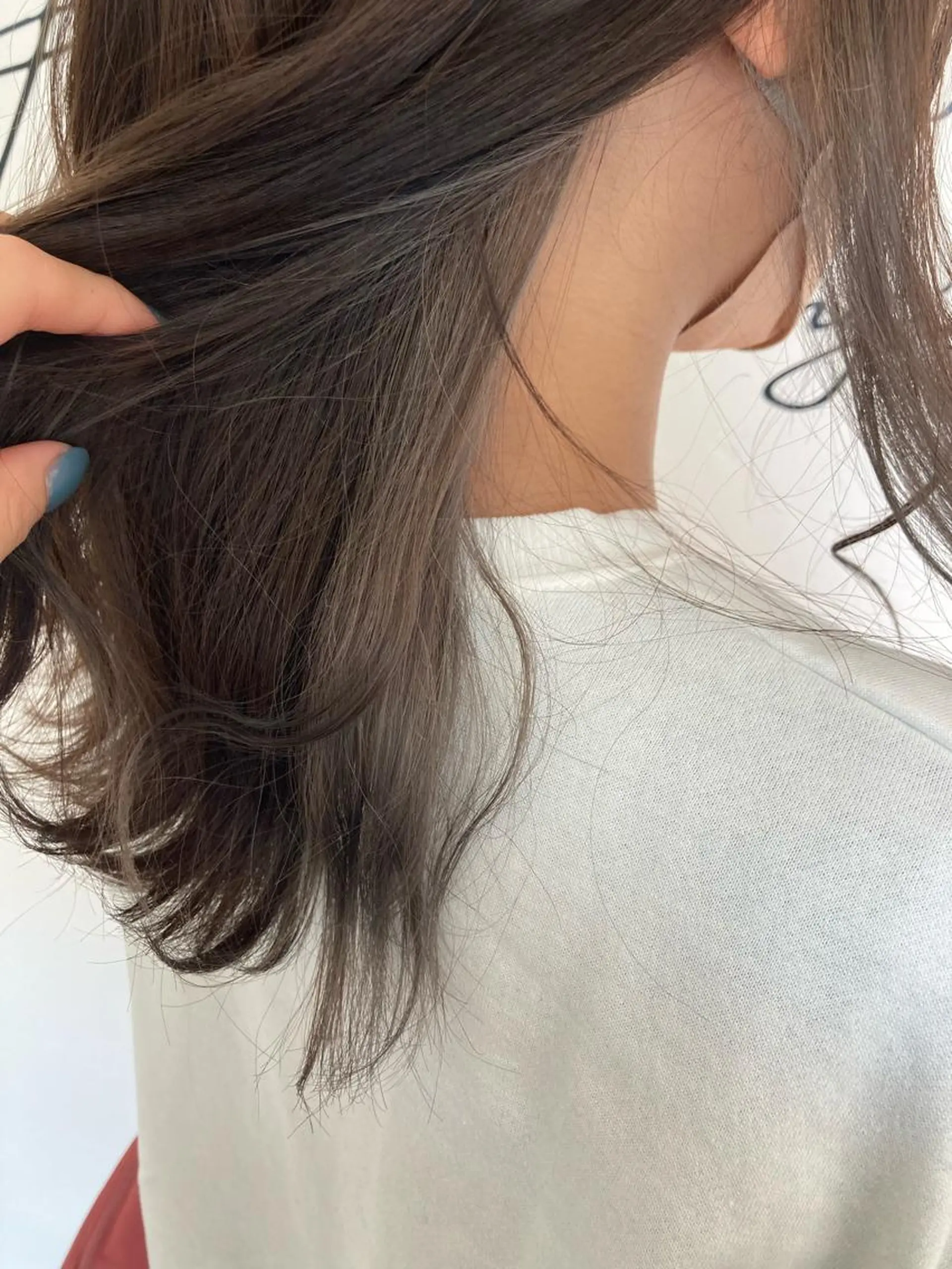 ミディアム カラー グレージュ シルバー シルバーグレージュ 浅岡 のどかのヘアスタイル