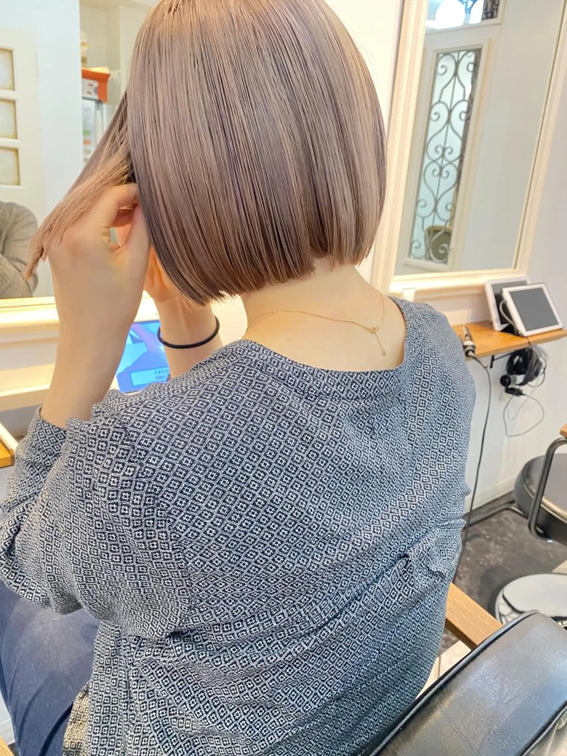 ミディアム カラー カット ヘアカラー 顔周りレイヤー/韓国 ブリーチminamiのヘアスタイル