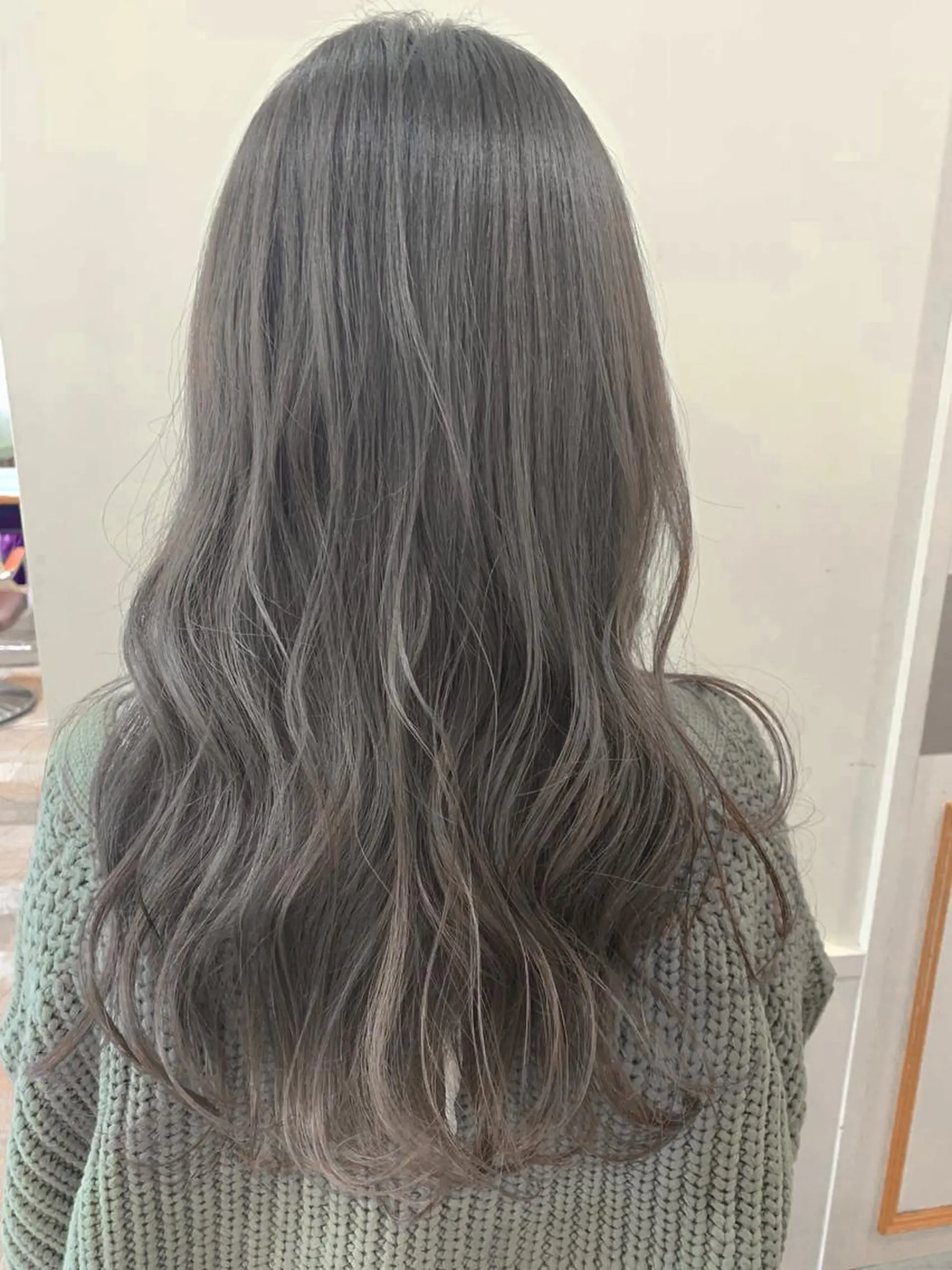 ロング カラー 透明感カラー グレージュ ハイライトカラー バイオレットカラー ハイライト ぱつっとボブ/ 小野あかねのヘアスタイル