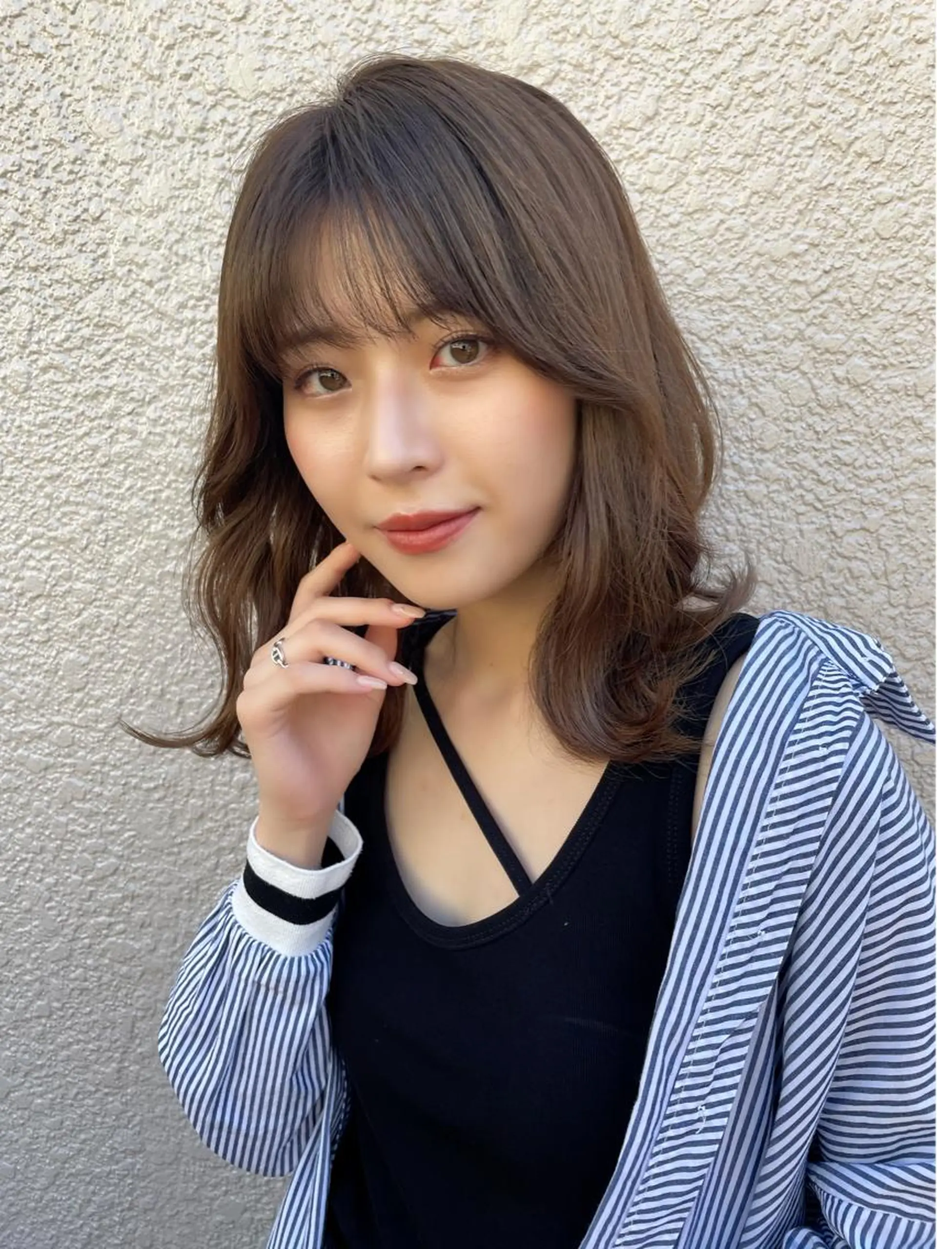 ミディアム カラー アッシュ 黒髪 ブリーチ ブルーカラー ブルーブラック カット ヘアカラー トリートメント オリーブカラー 特化　　kaiのヘアスタイル