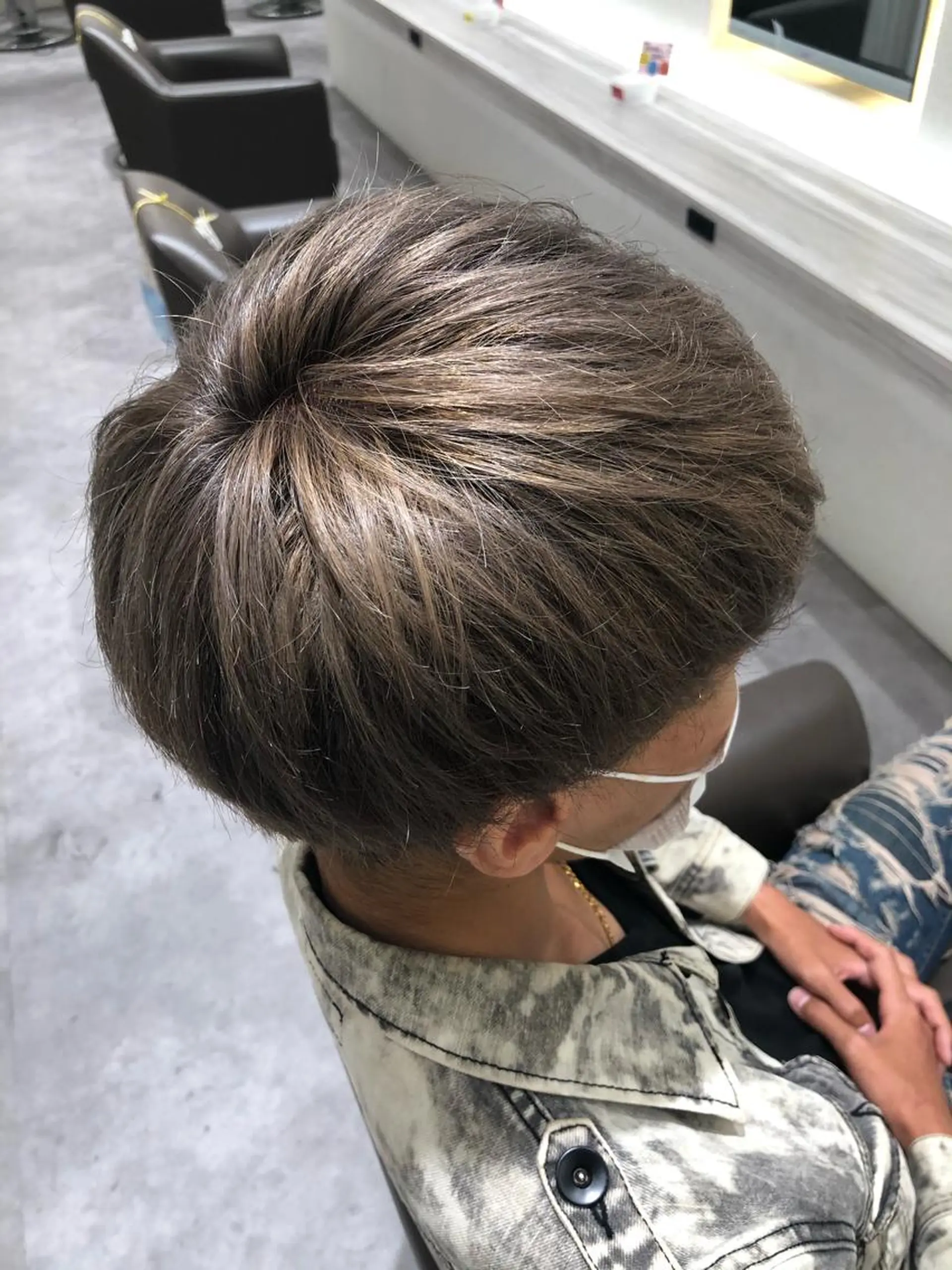 カラー メンズ メンズブリーチ ブリーチ 透明感カラー グレージュ ミルクティーグレージュ メンズ特化/矢場町駅 徒歩1分/岡本一真のヘアスタイル