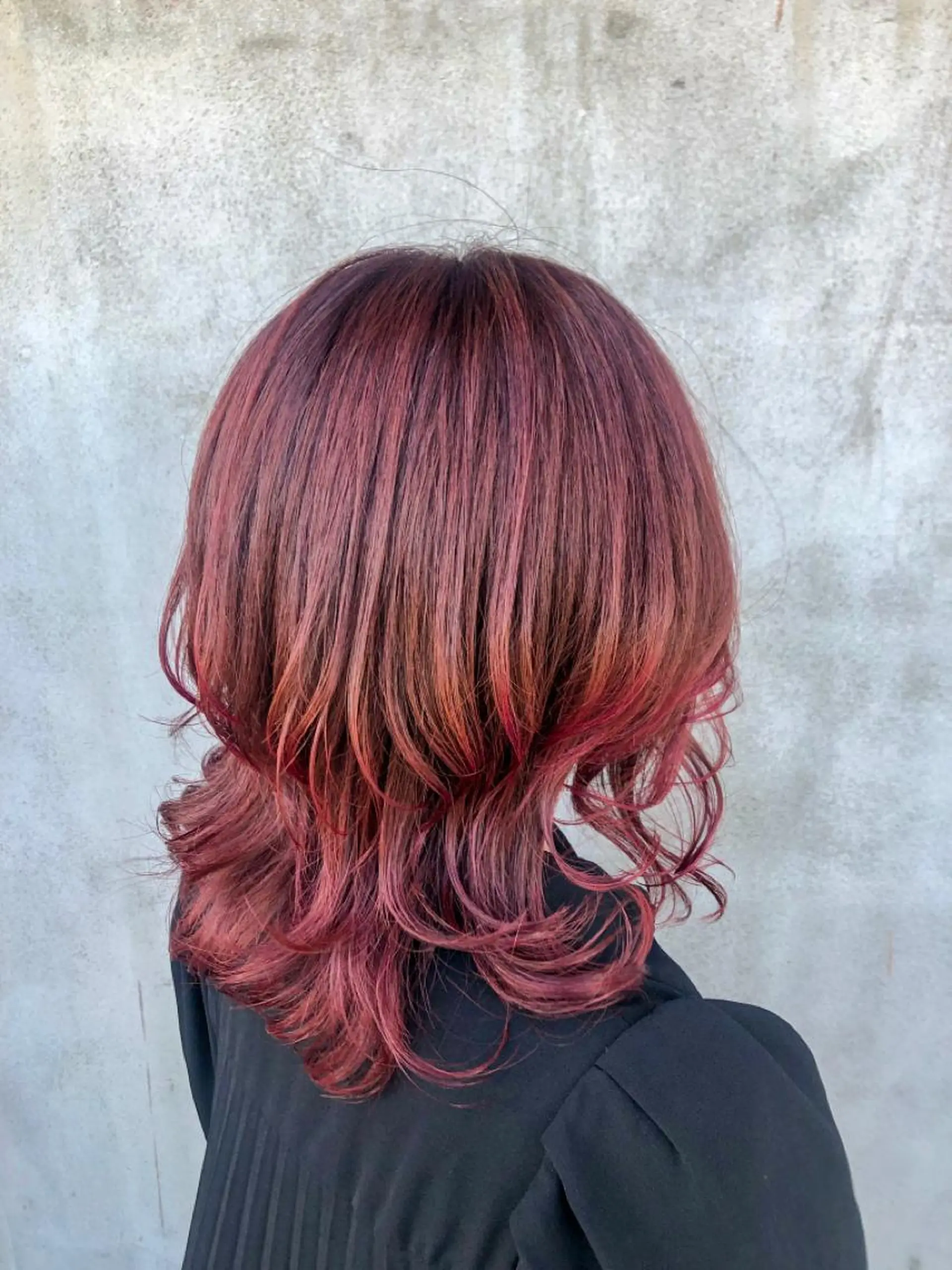 セミロング カラー ピンクカラー くびれヘア カット ヘアカラー 佐藤 美聡のヘアスタイル