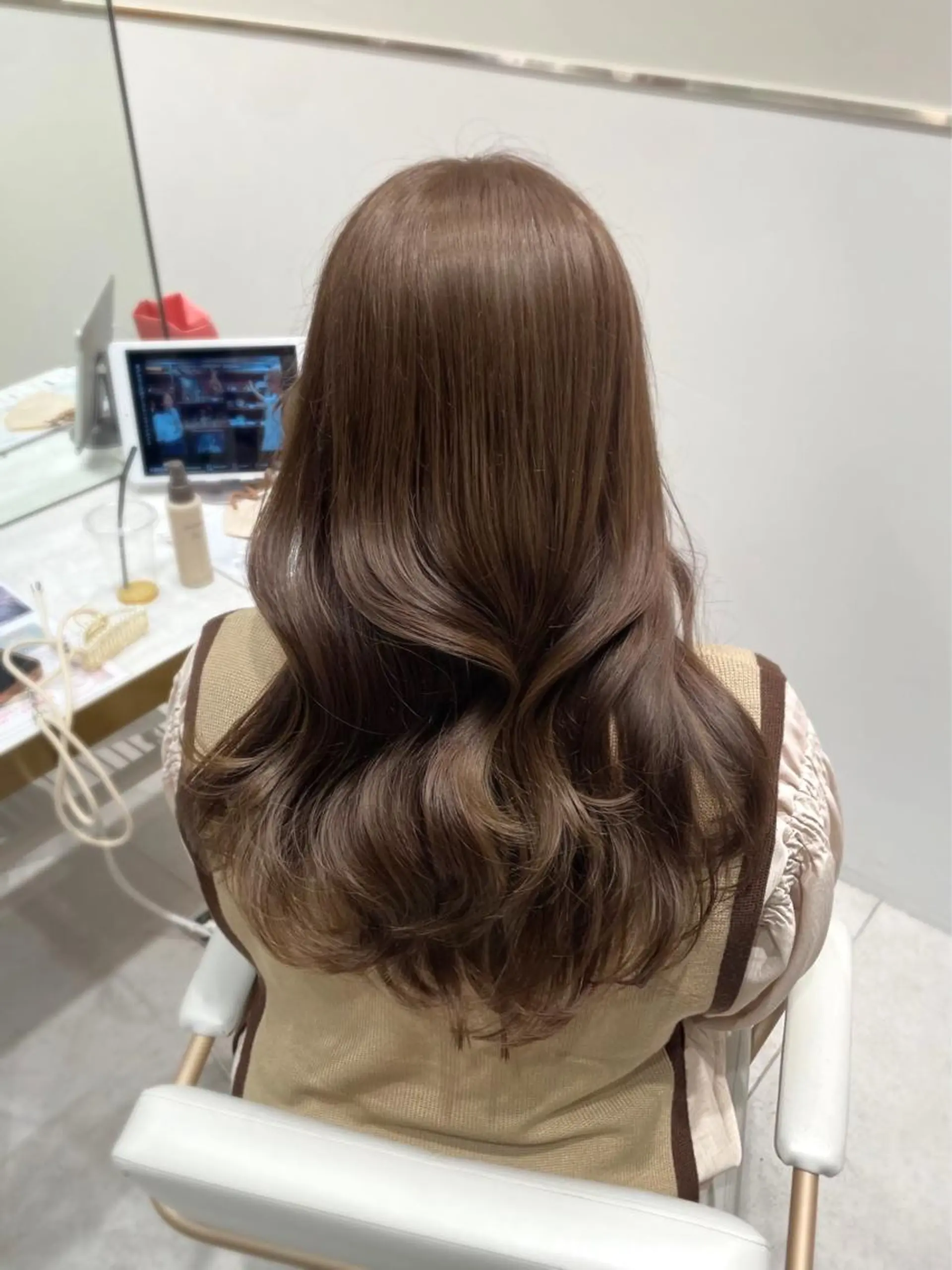 ロング カラー ヘアアレンジ 🤎小顔レイヤー /ベージュ🤎友香のヘアスタイル