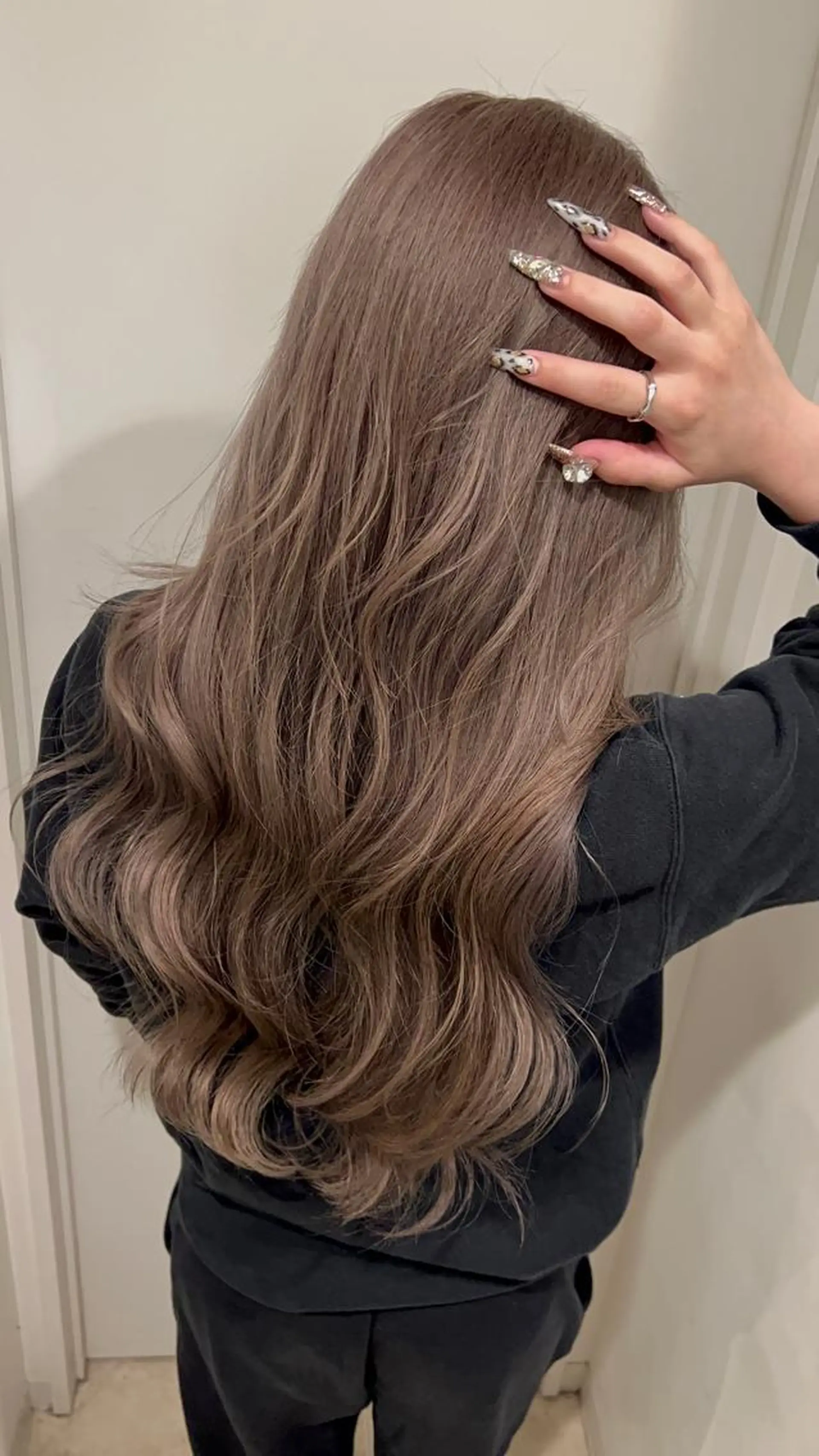 セミロング カラー ヘアアレンジ 🔥ハイトーンカラー ギャルNAOKI🔥のヘアスタイル