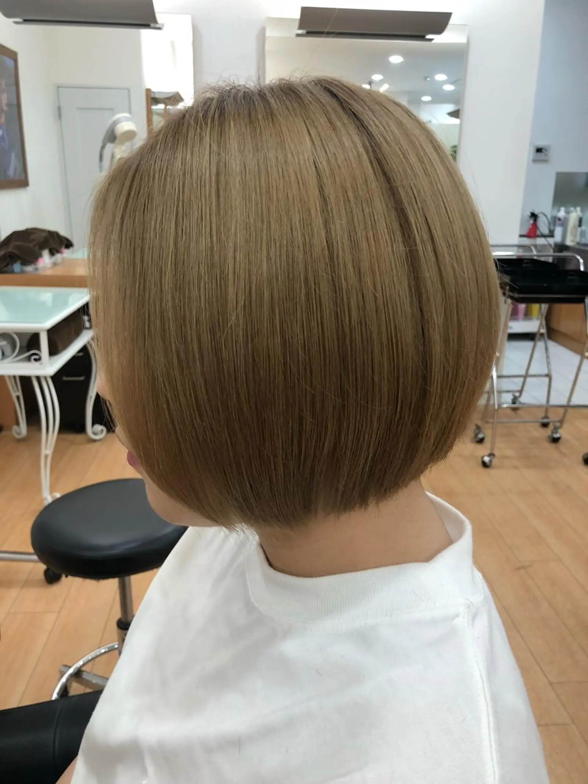 ショート カラー 縮毛矯正×髪質改善 カラー×クロスパーマのヘアスタイル