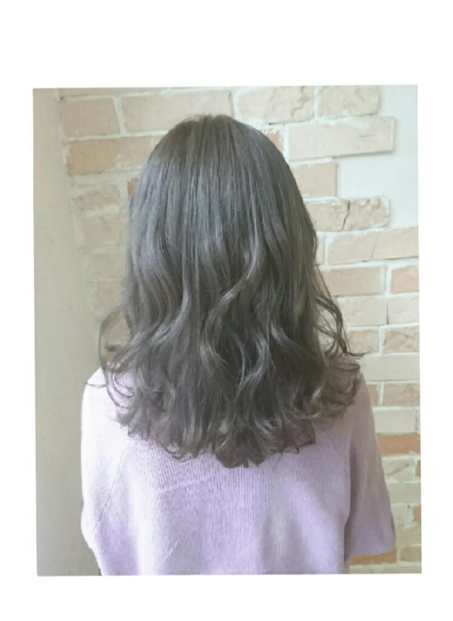 セミロング カラー グレージュ RU RIのヘアスタイル