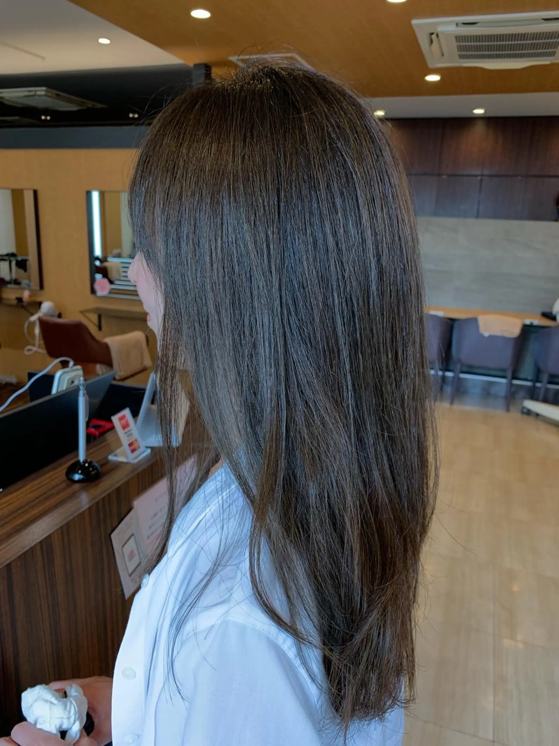 ロング カラー コンドウ サラのヘアスタイル