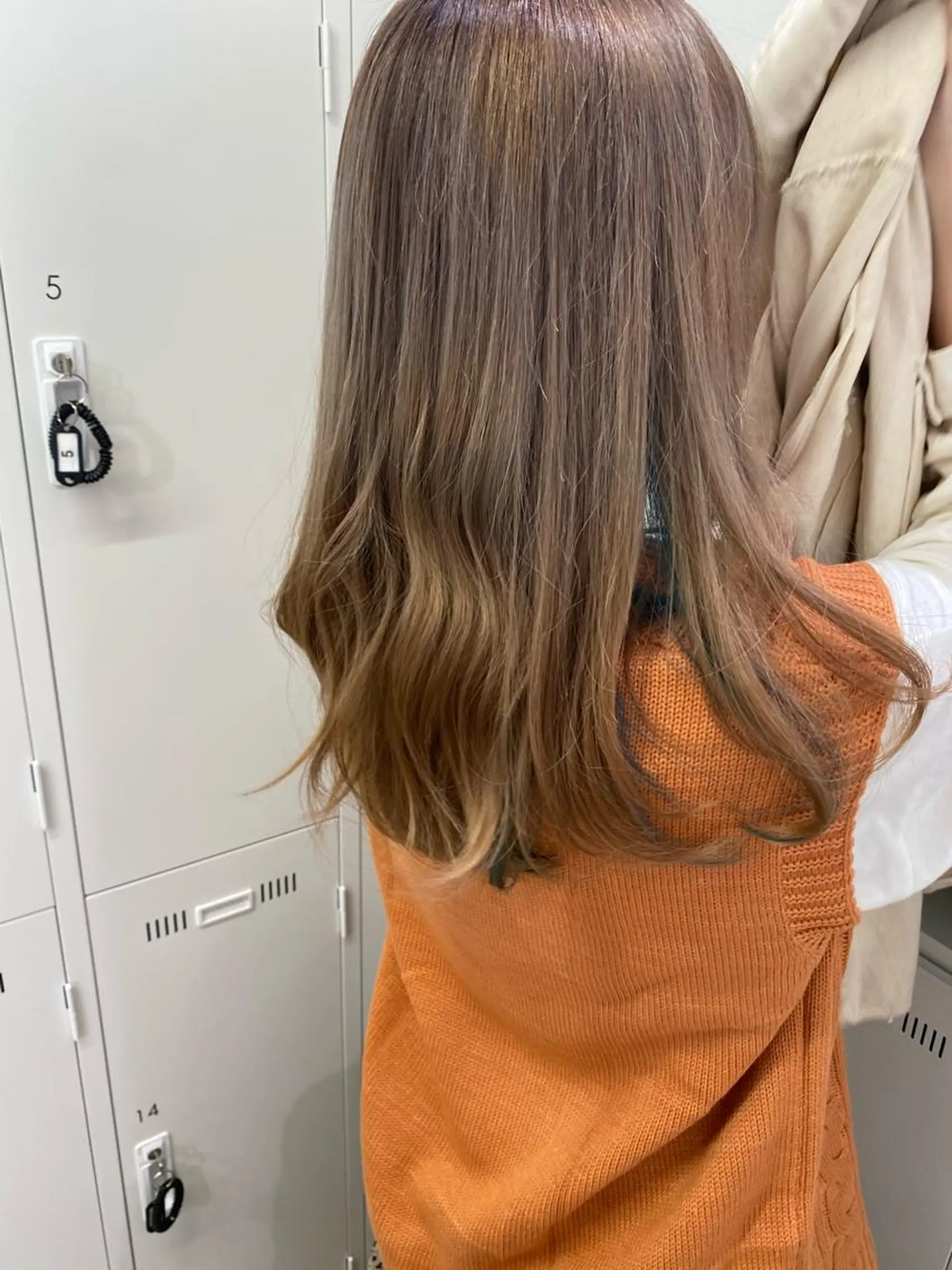 ミディアム カラー 西山梨々【5/1〜 復帰致します🌼】のヘアスタイル