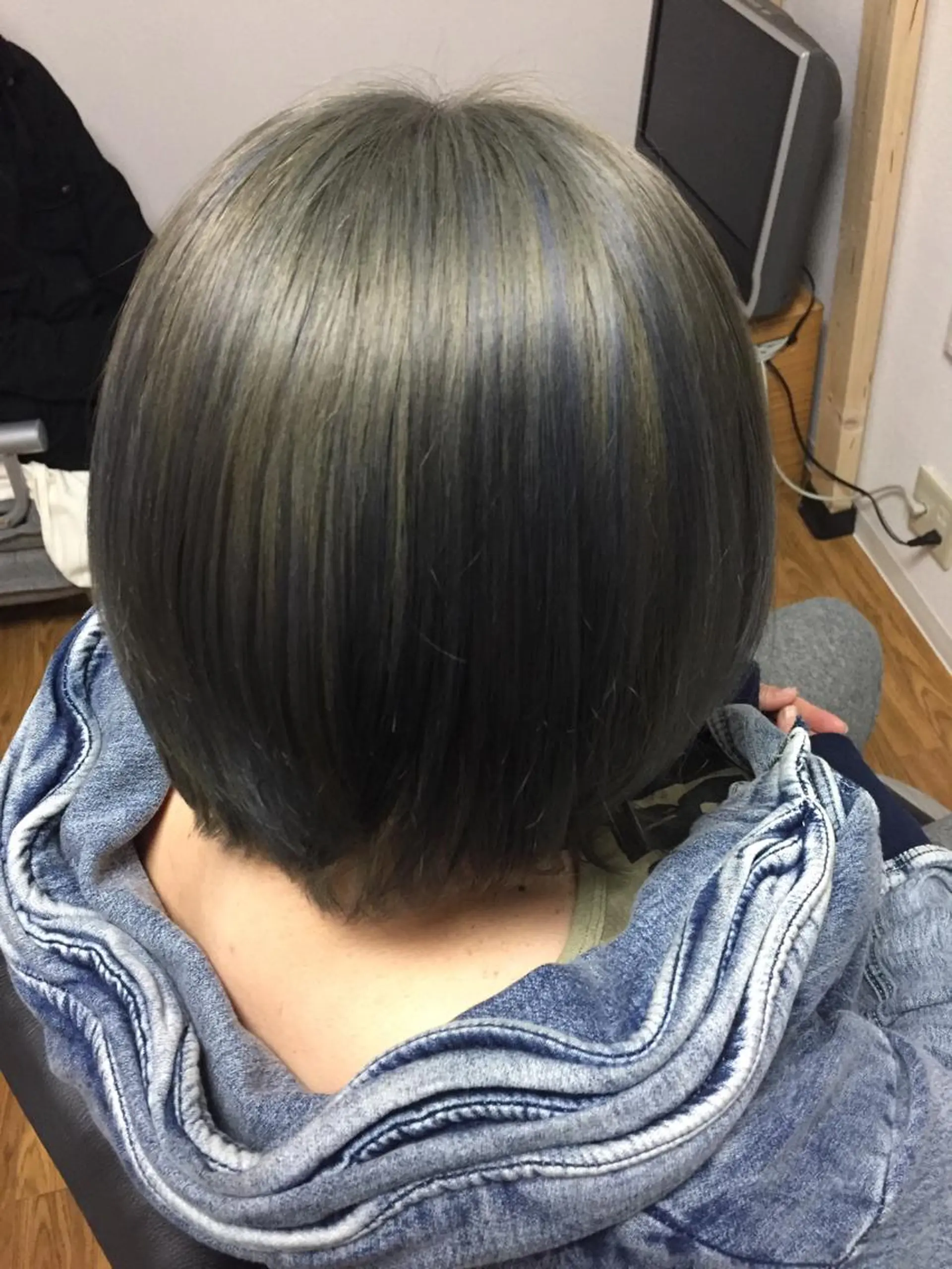 ミディアム カラー ミディアムパーマ アッシュ ブリーチ ブルーカラー レッドカラー じょん 。のヘアスタイル