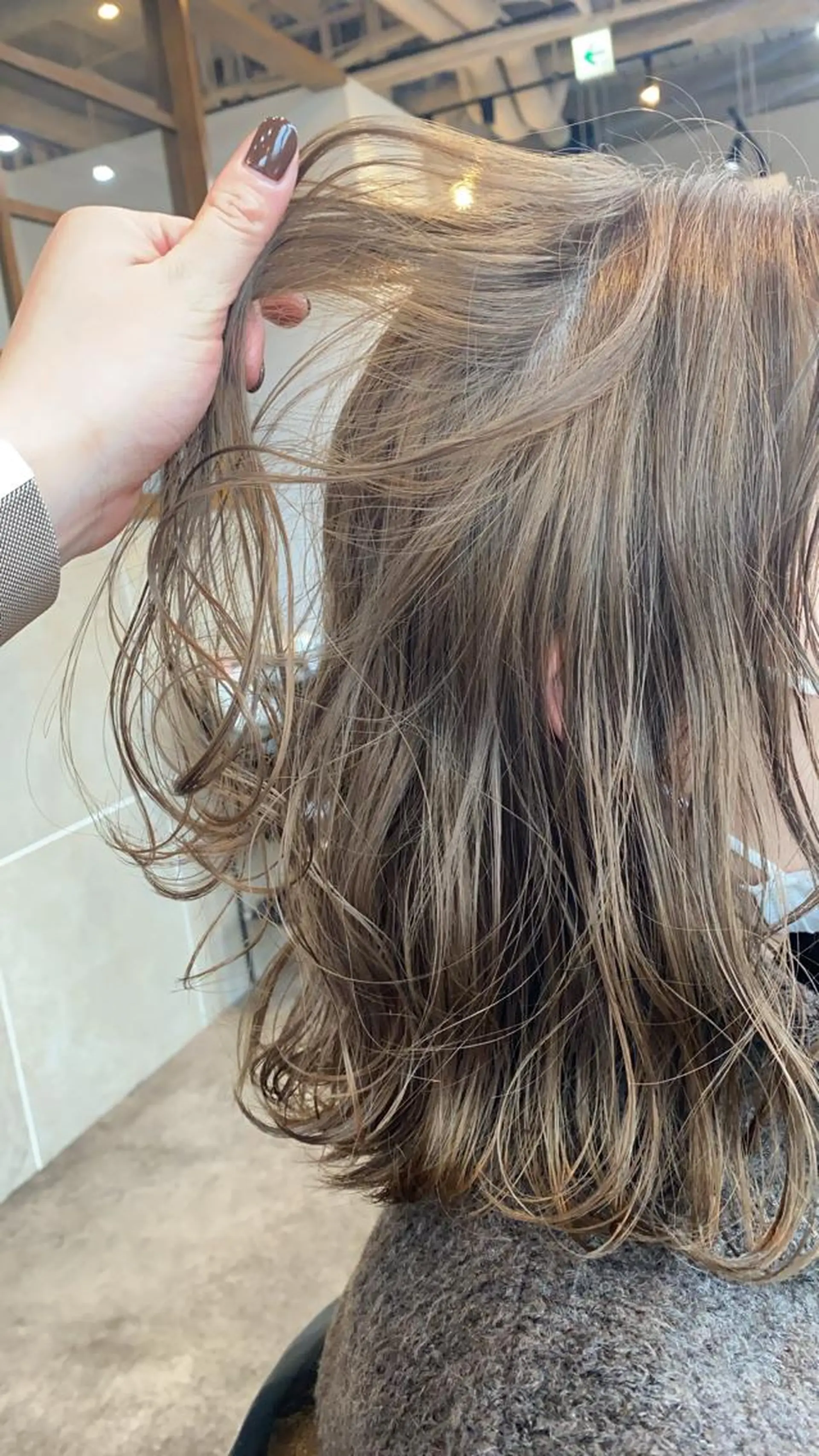 ミディアム 今井 悠菜のヘアスタイル