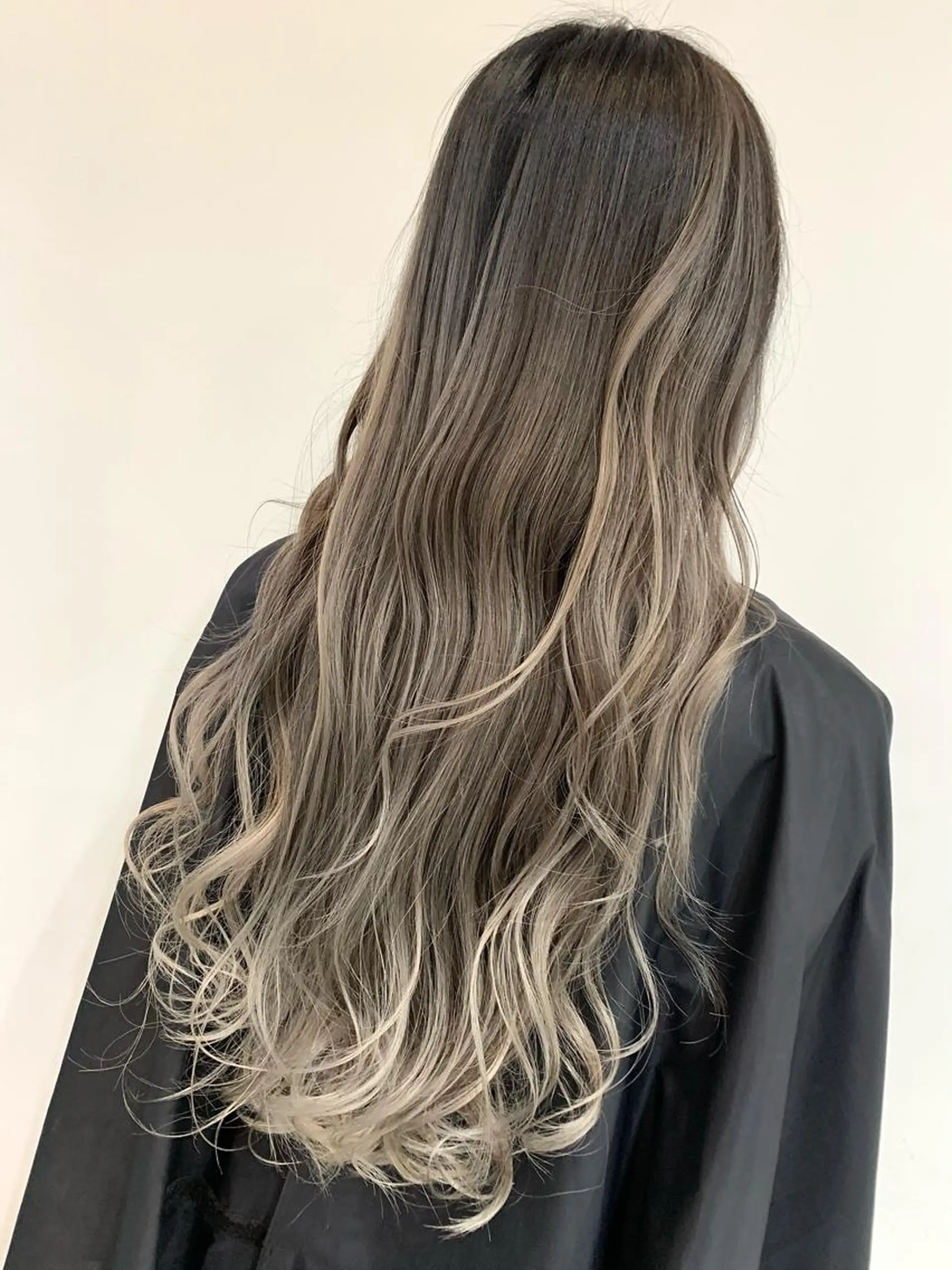 ロング カラー ヘアアレンジ ベージュカラー グラデーションカラー ハイライトカラー くせ毛 外国人風カラー 阿部 圭悟のヘアスタイル