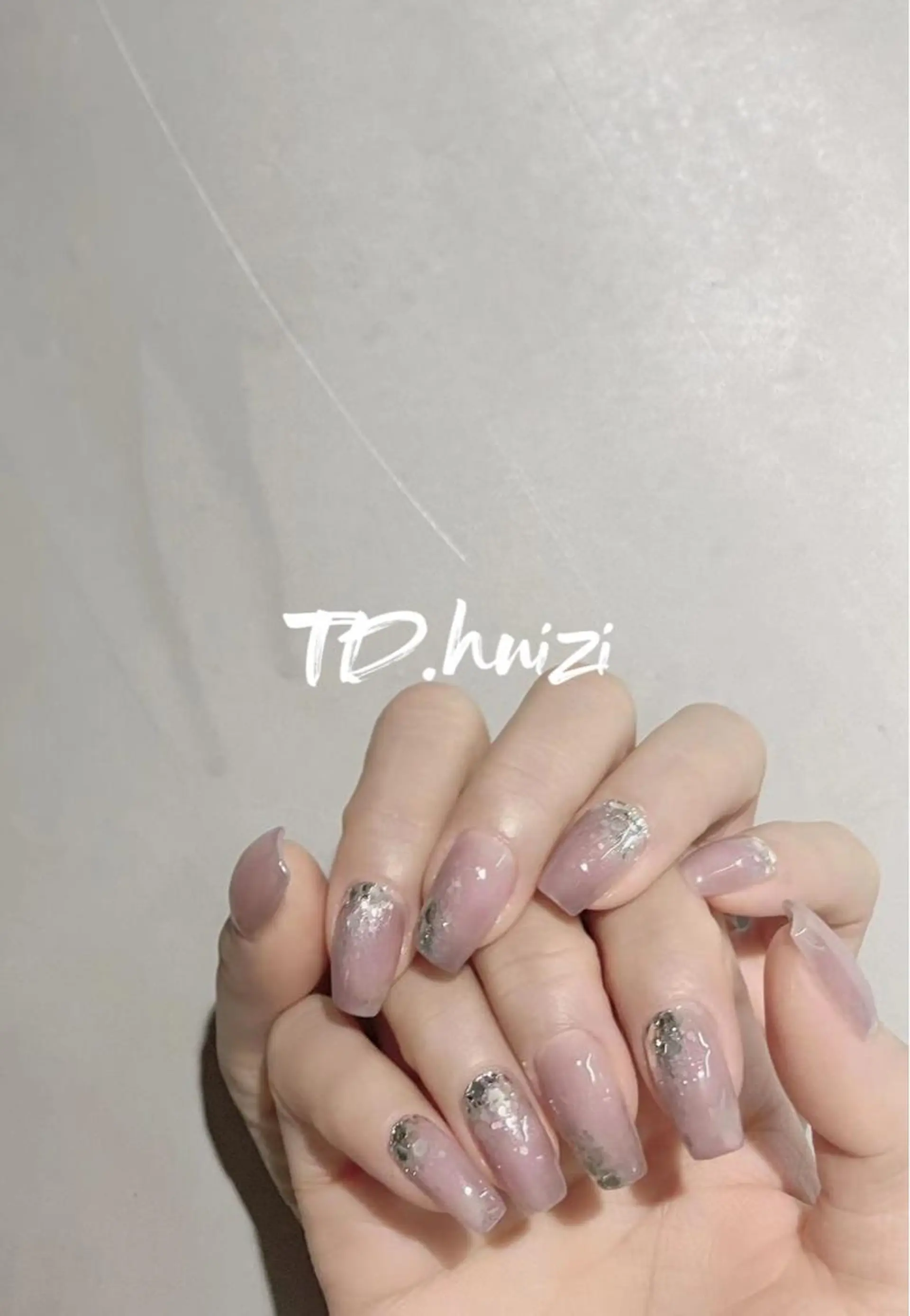 ミディアム めぐみのネイルサロン スタッフ練習のネイルデザイン