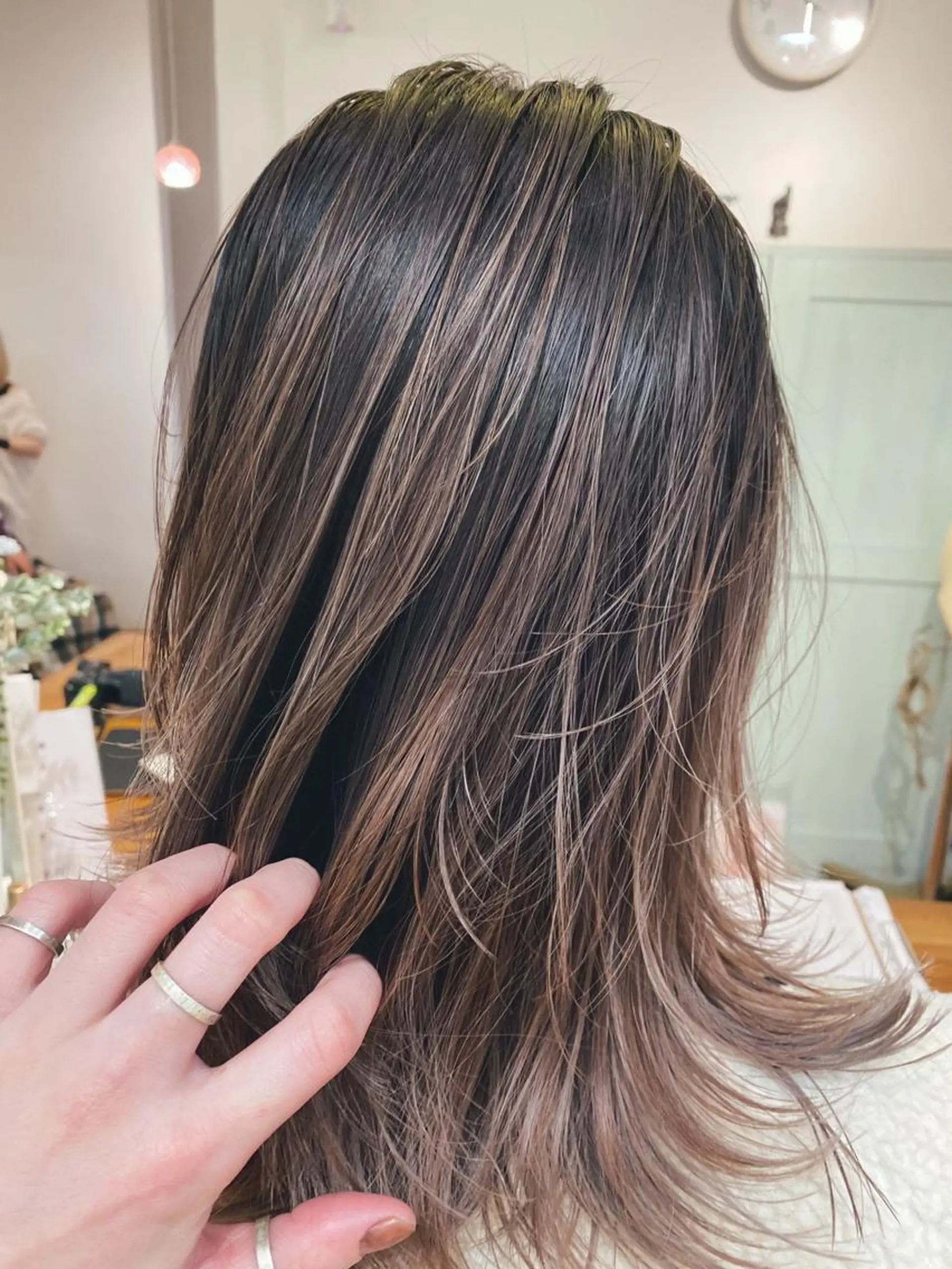 ミディアム カラー バレイヤージュ レイヤーカット メンズカット特化柏駅 徒歩3分LOUのヘアスタイル