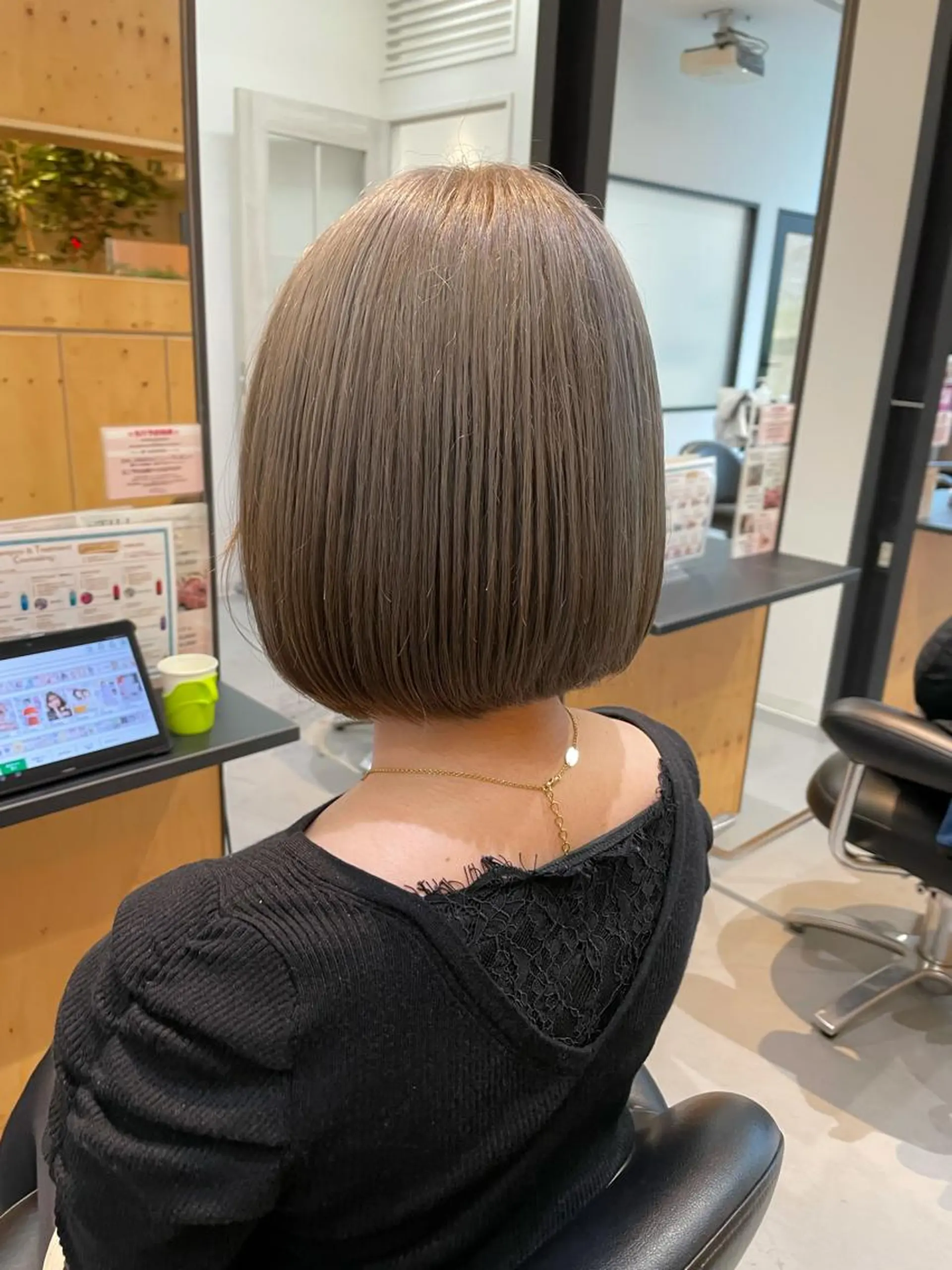 ショート カラー 岩戸 新のヘアスタイル