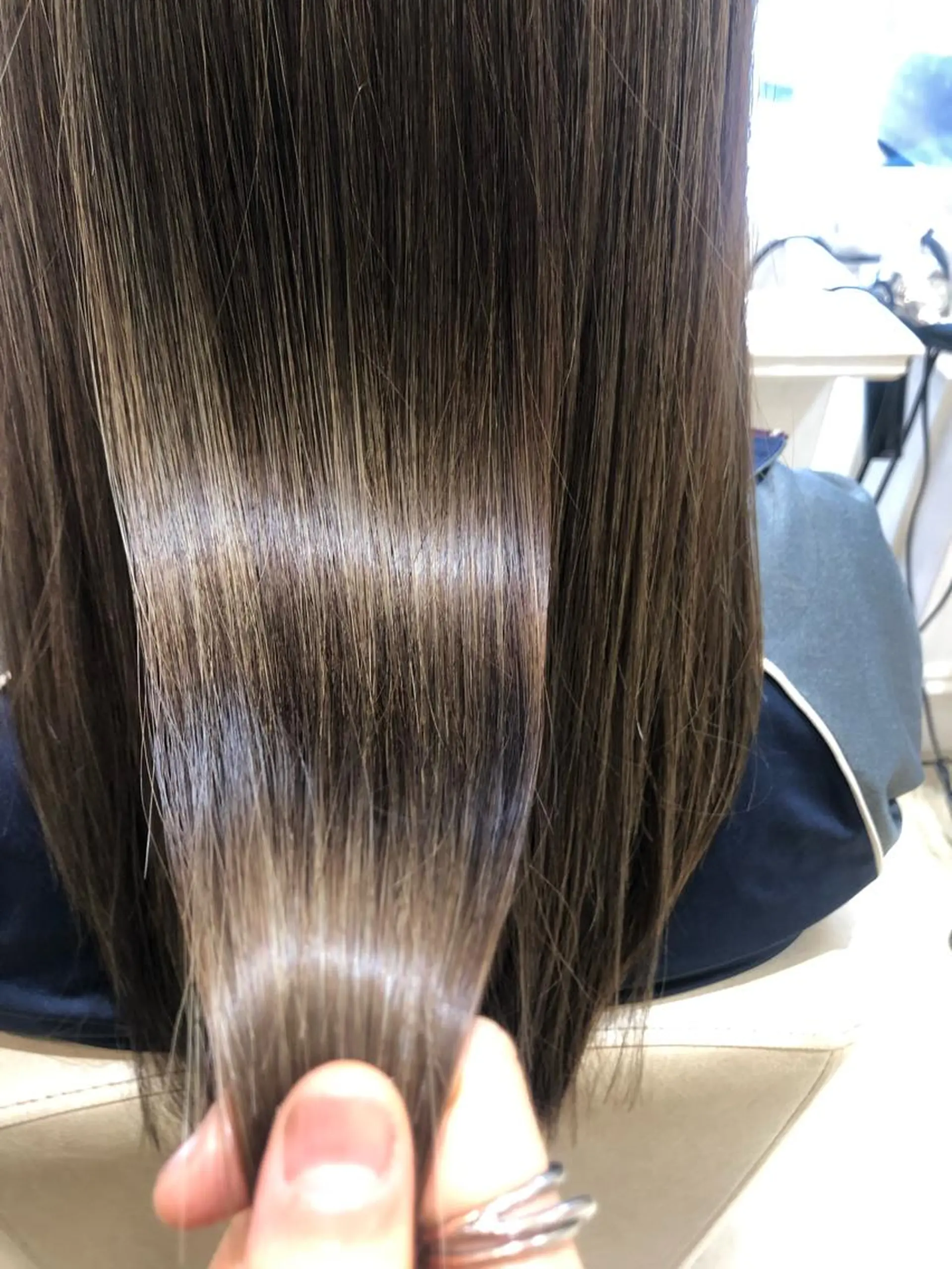 セミロング izumi （いずみ）のヘアスタイル