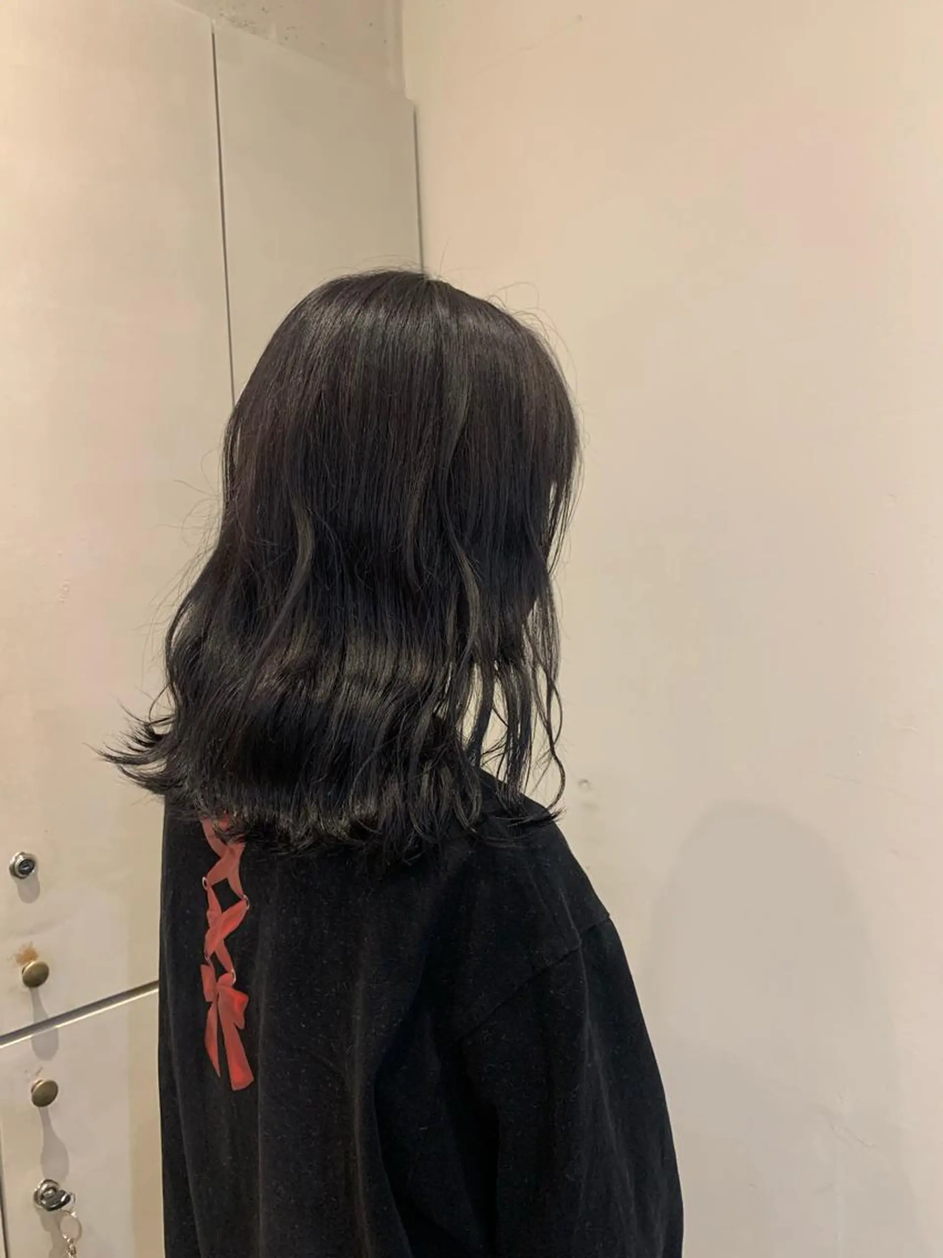 ミディアム om's poka 伊藤百花のヘアスタイル