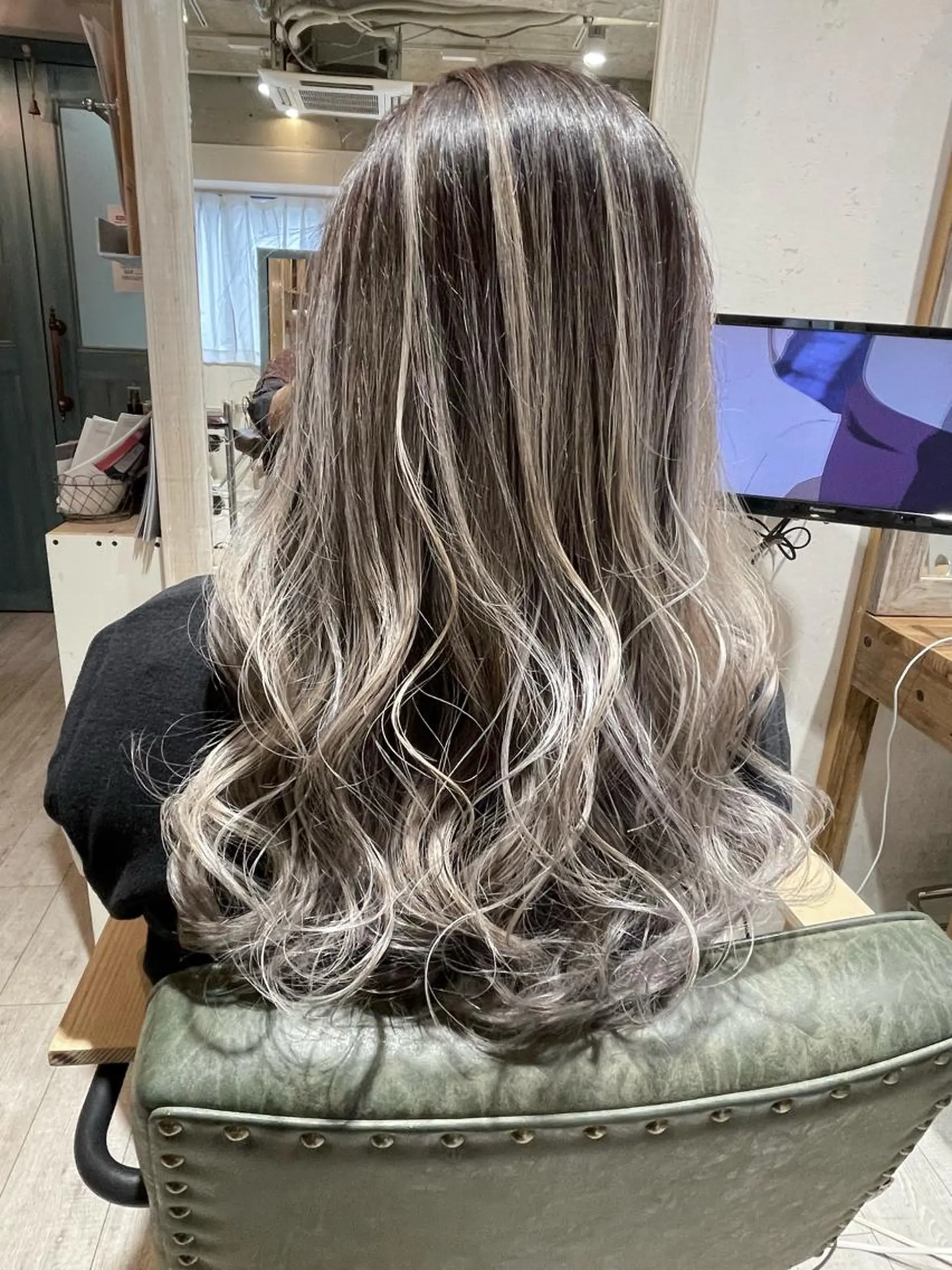 セミロング ヘアアレンジ メンズ キッズ ネイル マツエク・マツパ アイブロウ メンズバレイヤージュ レイヤーカット ヘアカラー バレイヤージュ/ 髪質改善/渡邉悟🌱のヘアスタイル
