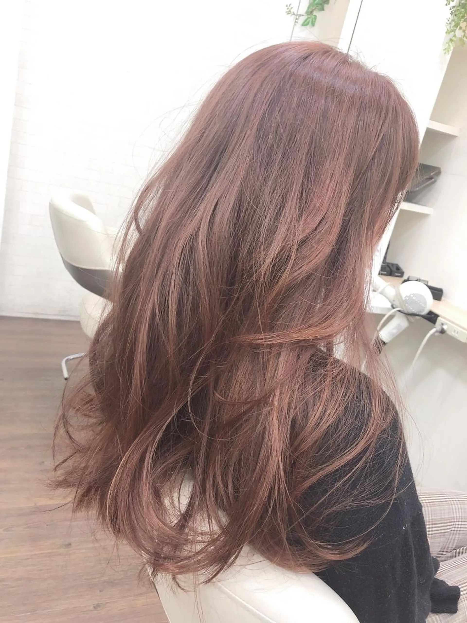 ロング カラー ハイトーンカラー ピンクカラー ハイライト/インナー /ブリーチ/レイヤーのヘアスタイル