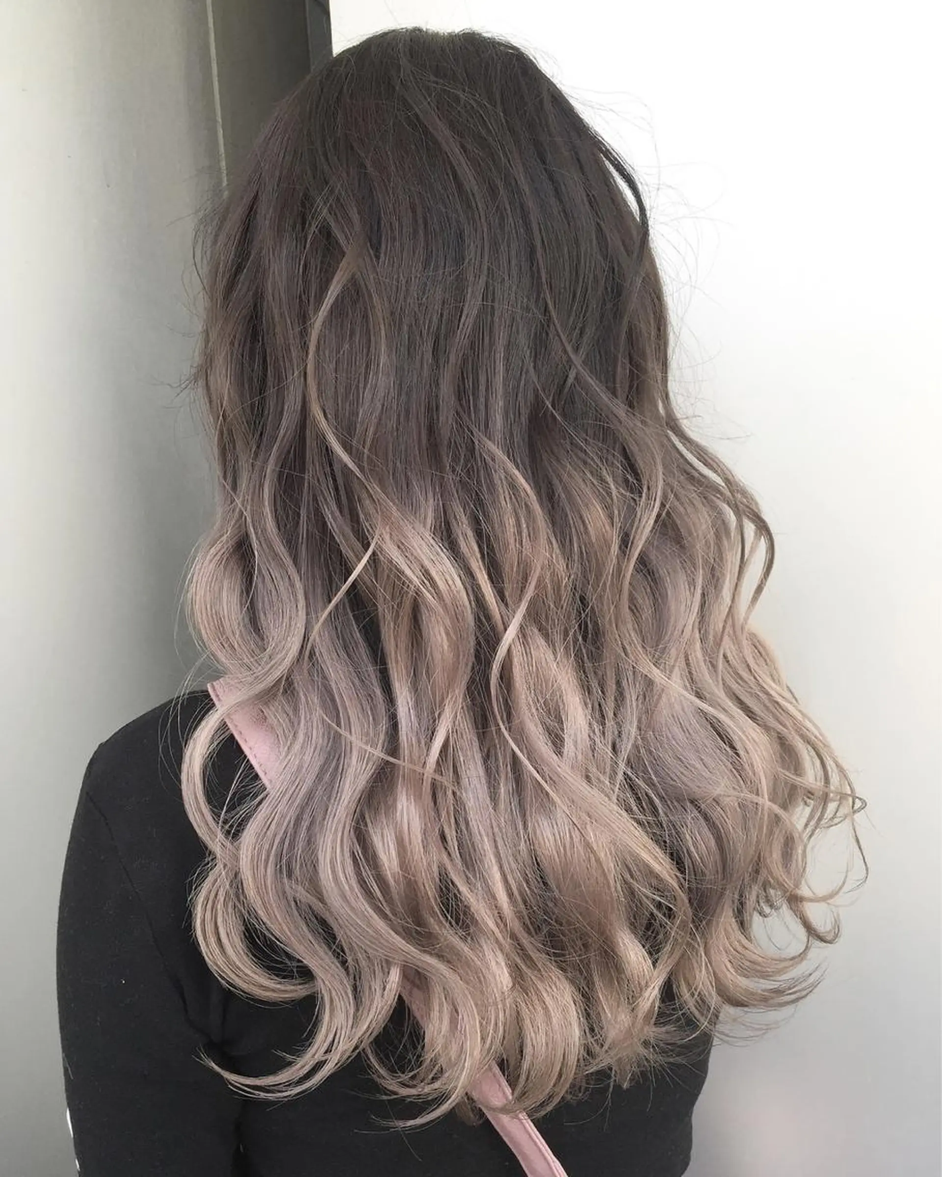 ロング カラー ヘアアレンジ ベージュカラー グラデーションカラー ハイライトカラー くせ毛 外国人風カラー 阿部 圭悟のヘアスタイル